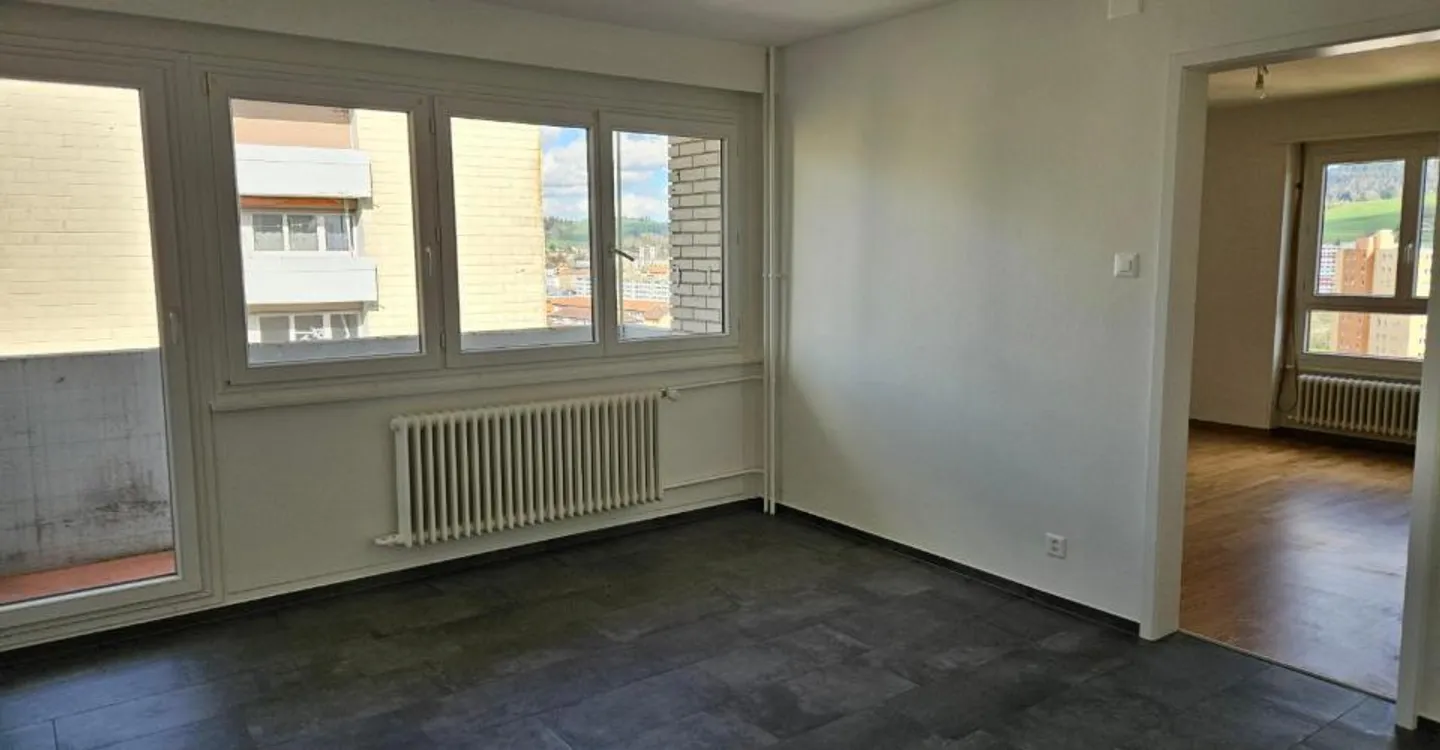 Renovated 4-room apartment on the 7th floor n47 - Photo 4 of 9