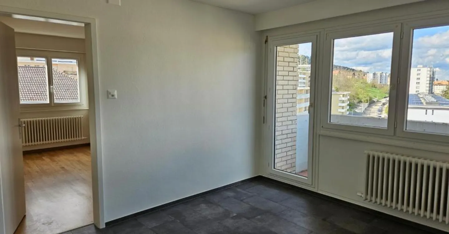 Renovated 4-room apartment on the 7th floor n47 - Photo 5 of 9