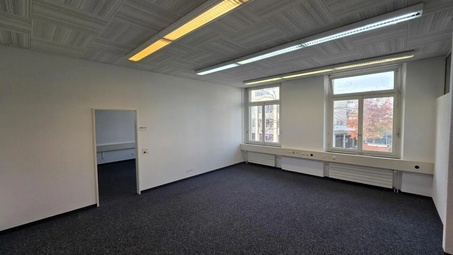 Practical office with WC and refrigerator directly at the train station - Photo 6 of 12