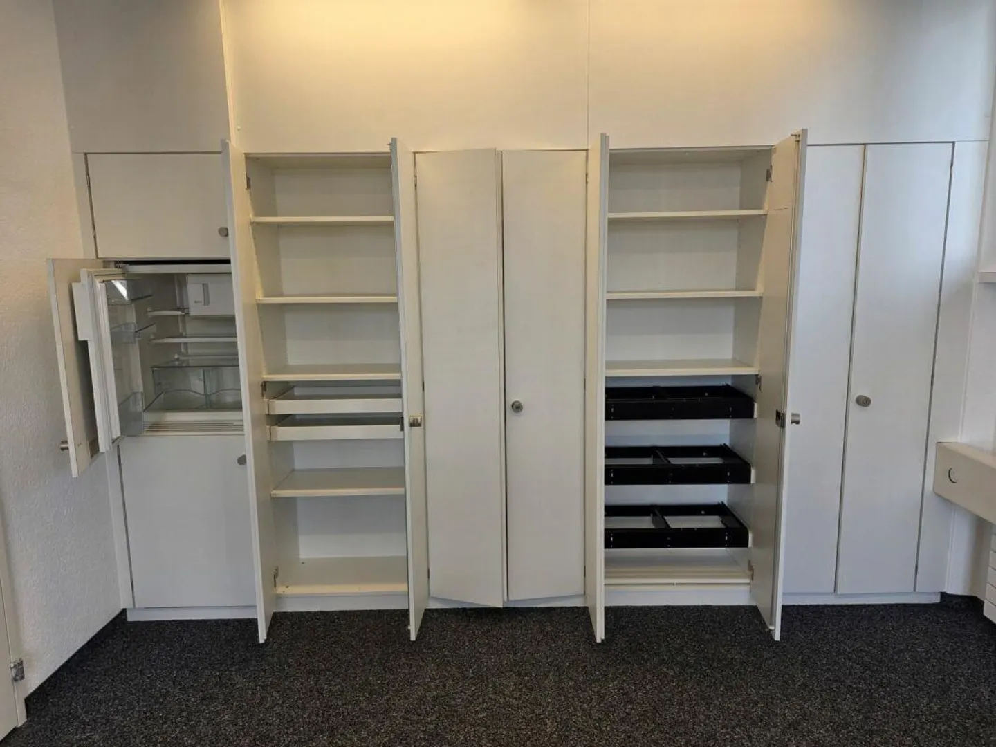 Practical office with WC and refrigerator directly at the train station - Photo 11 of 12