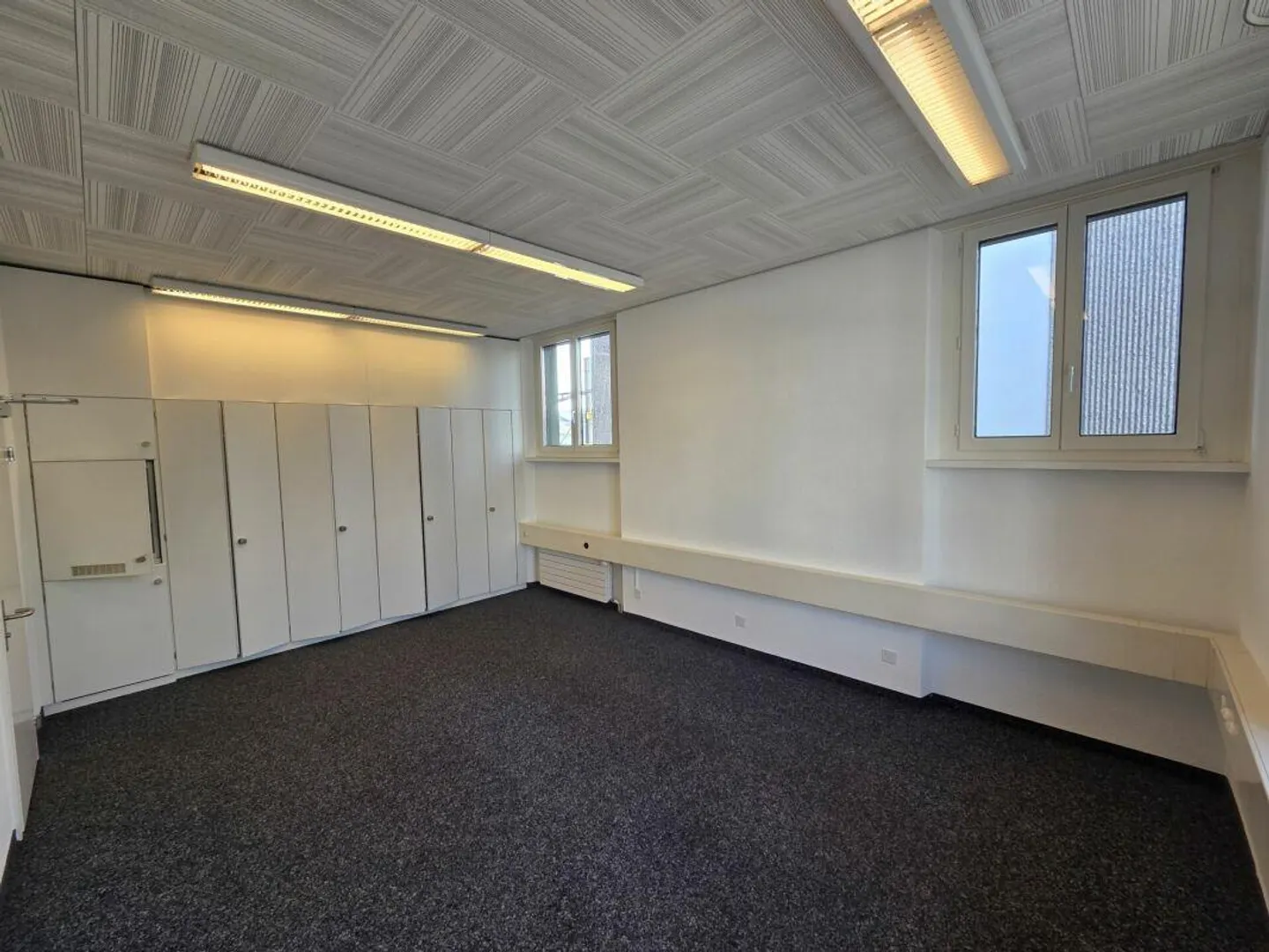 Practical office with WC and refrigerator directly at the train station - Photo 9 of 12