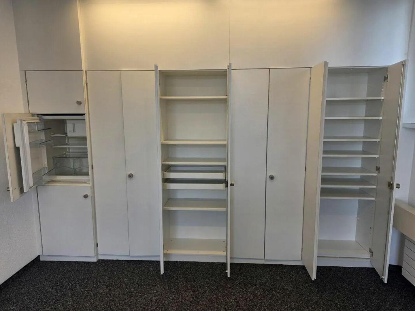 Practical office with WC and refrigerator directly at the train station - Photo 10 of 12