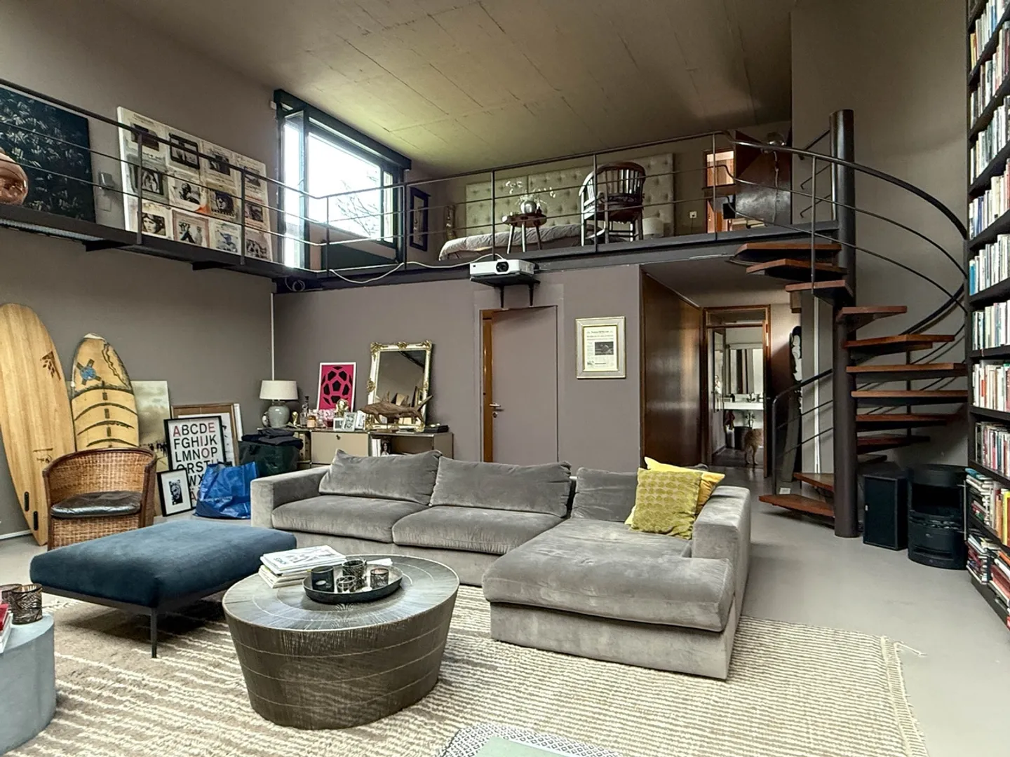 70s Architect Icon: Extravagant Loft Living on the Gold Coast - Photo 2 of 12