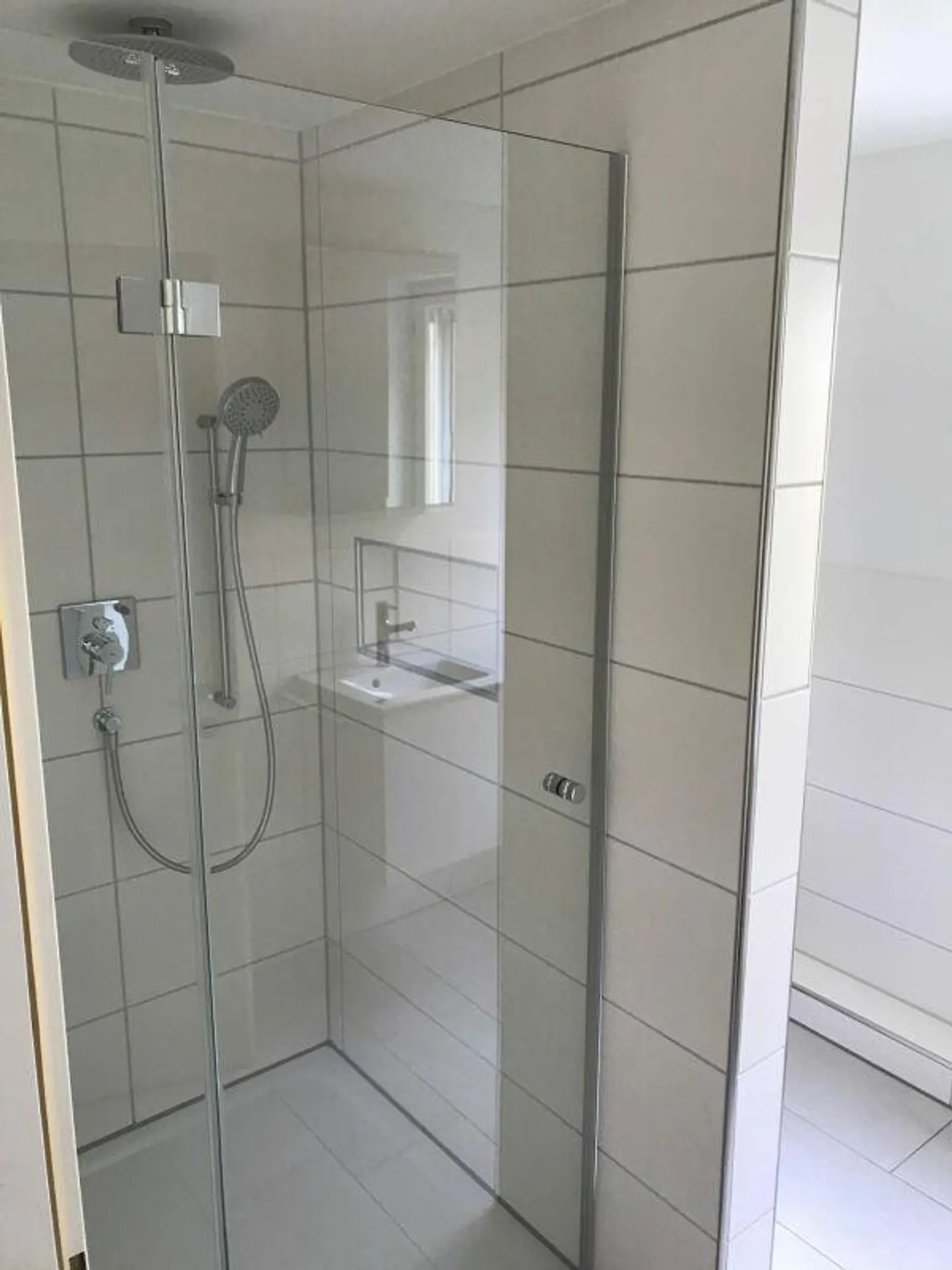 Quiet hillside location in the vineyard: Exclusive 4-room apartment with spacious... - Photo 6 of 8