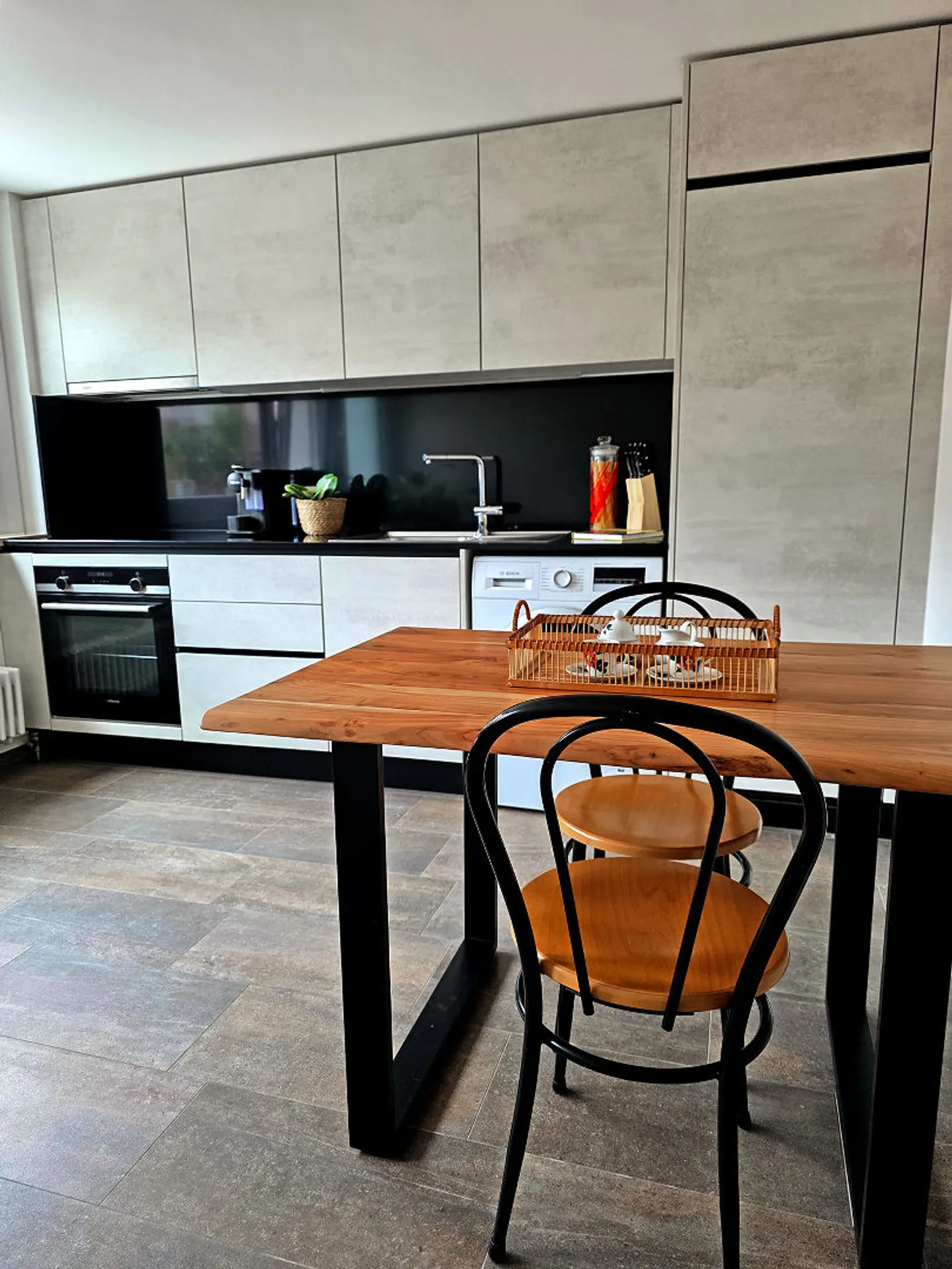 Two-room apartment with terrace and private entrance in Losone, ideal for short to medium-term stays - Photo 9 of 13