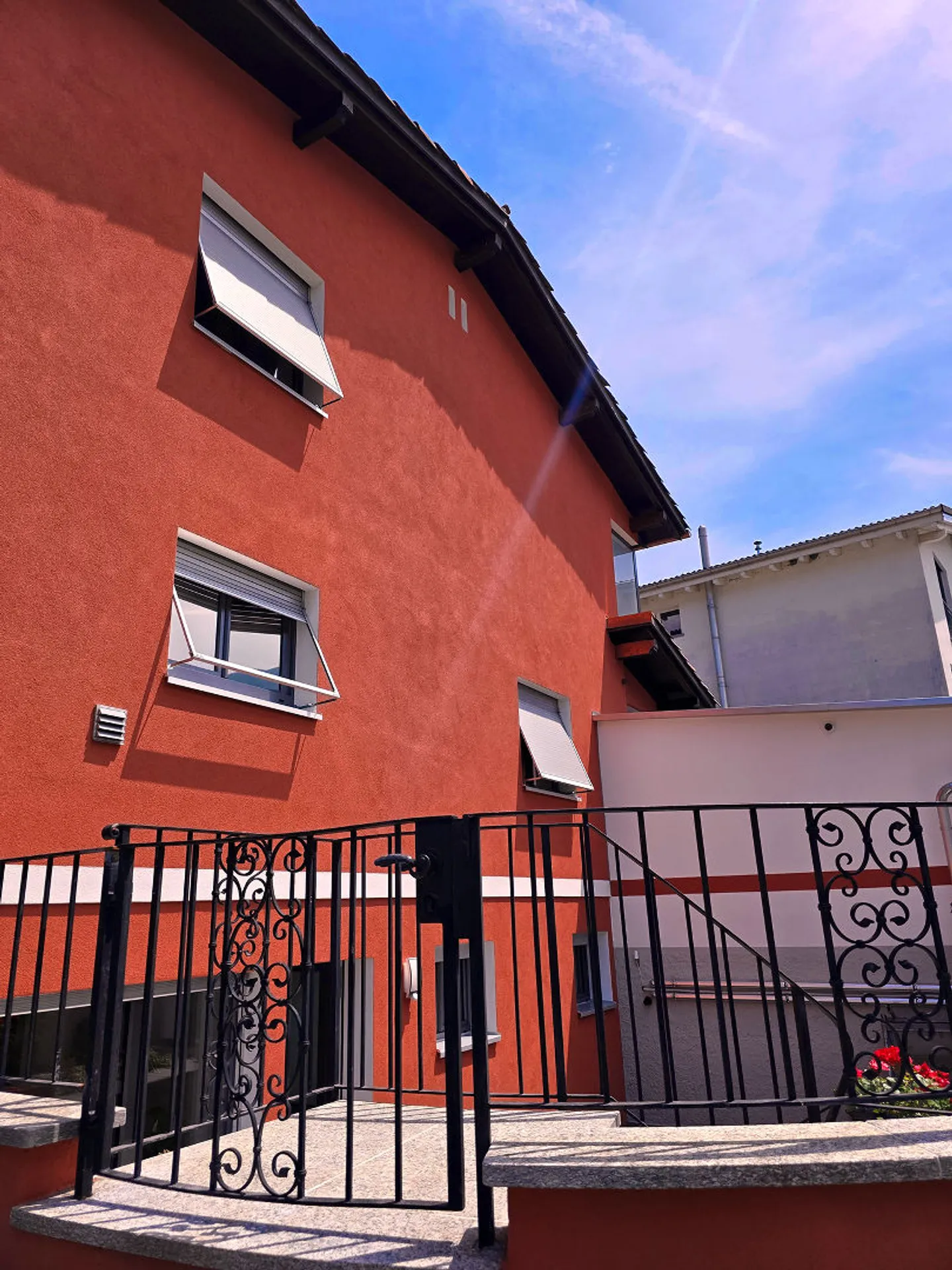 Two-room apartment with terrace and private entrance in Losone, ideal for short to medium-term stays - Photo 12 of 13