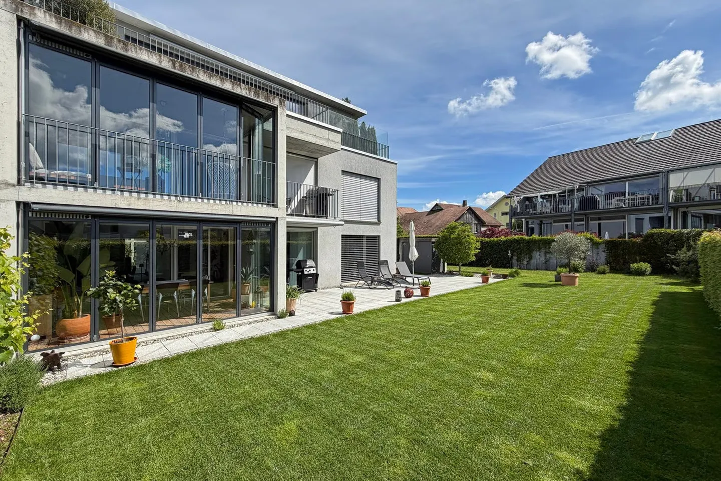 grosszügige 4.5- bis 5.5-Zimmer-Wohnung mit einem grossen Gartenbereich - Photo 2 sur 20