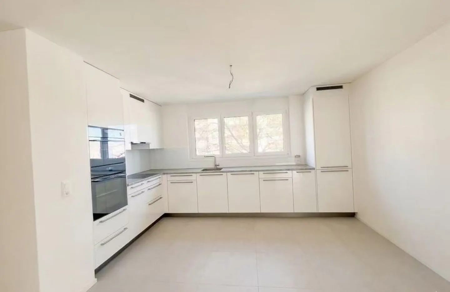 Cercasi primo inquilino: Appartamento moderno di 3,5 stanze in un nuovo edificio Minergie - Foto 2 di 12