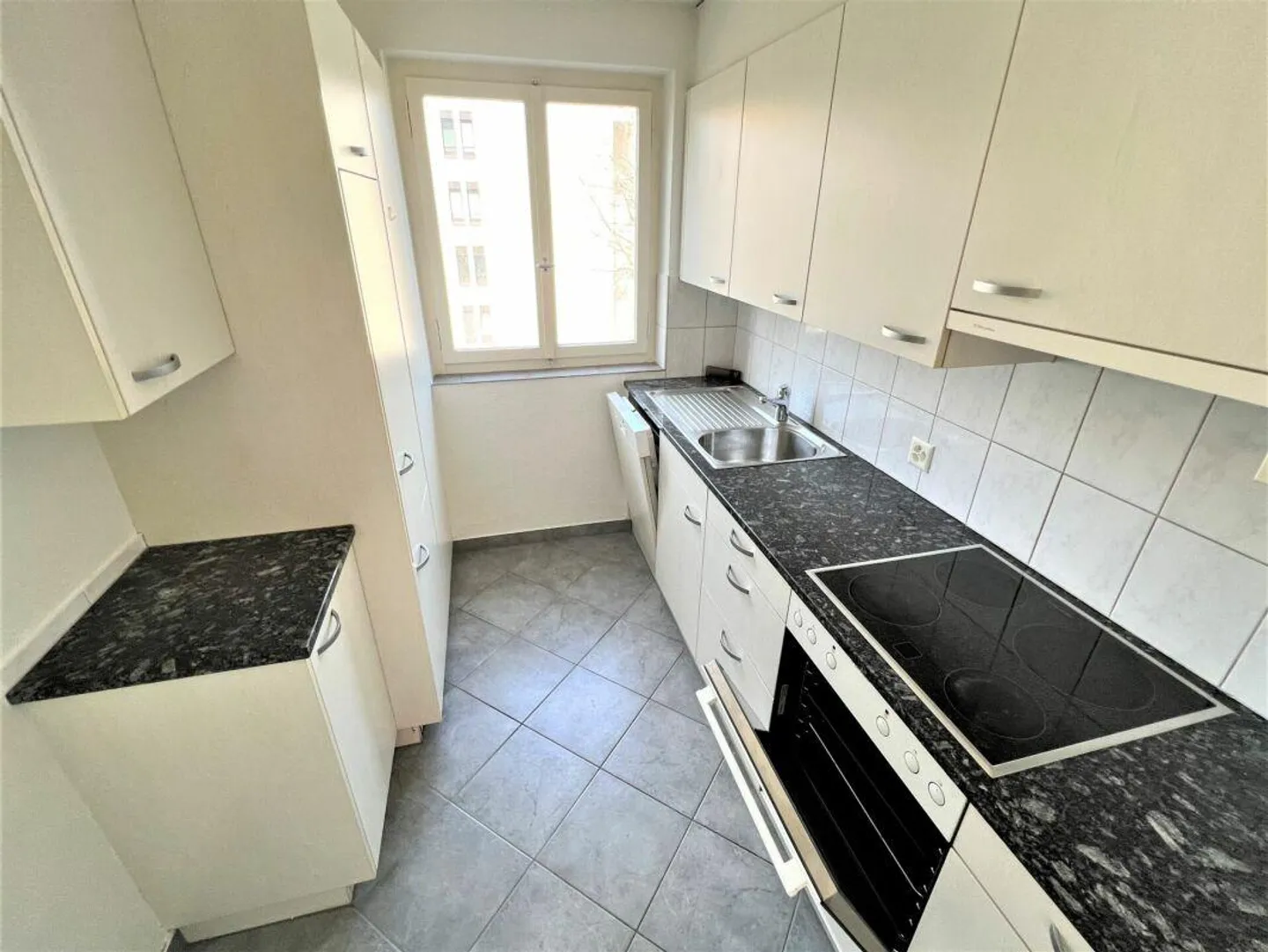 Moderne Single-Stadtwohnung mit Balkon, großzügiger Küche und lichtdurchfluteten Räumen - Ideal für Stadtliebhaber - Foto 1 von 7