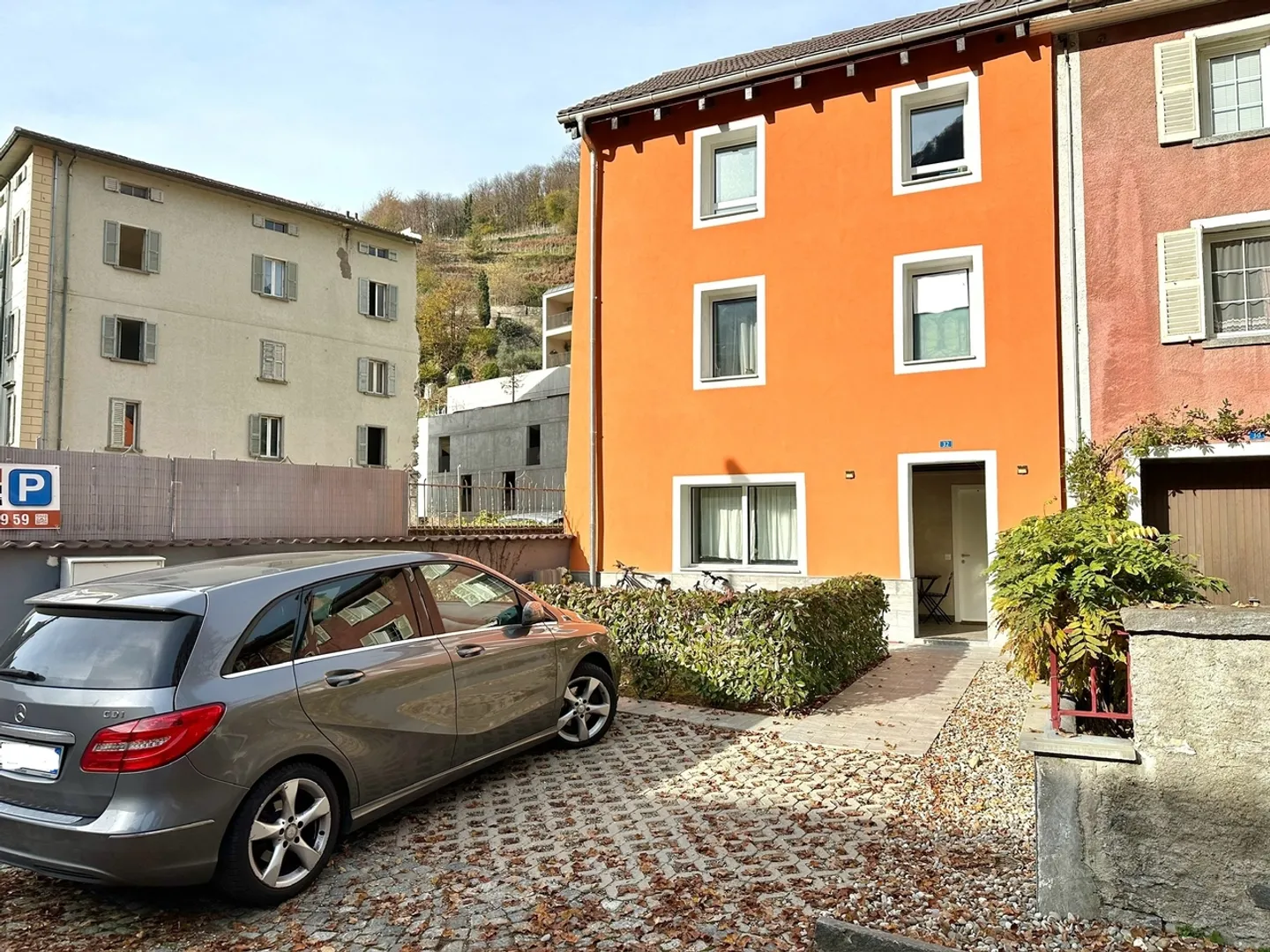 Faszinierendes Doppelhaus in Roveredo, im Kanton Graubünden - Foto 2 von 8