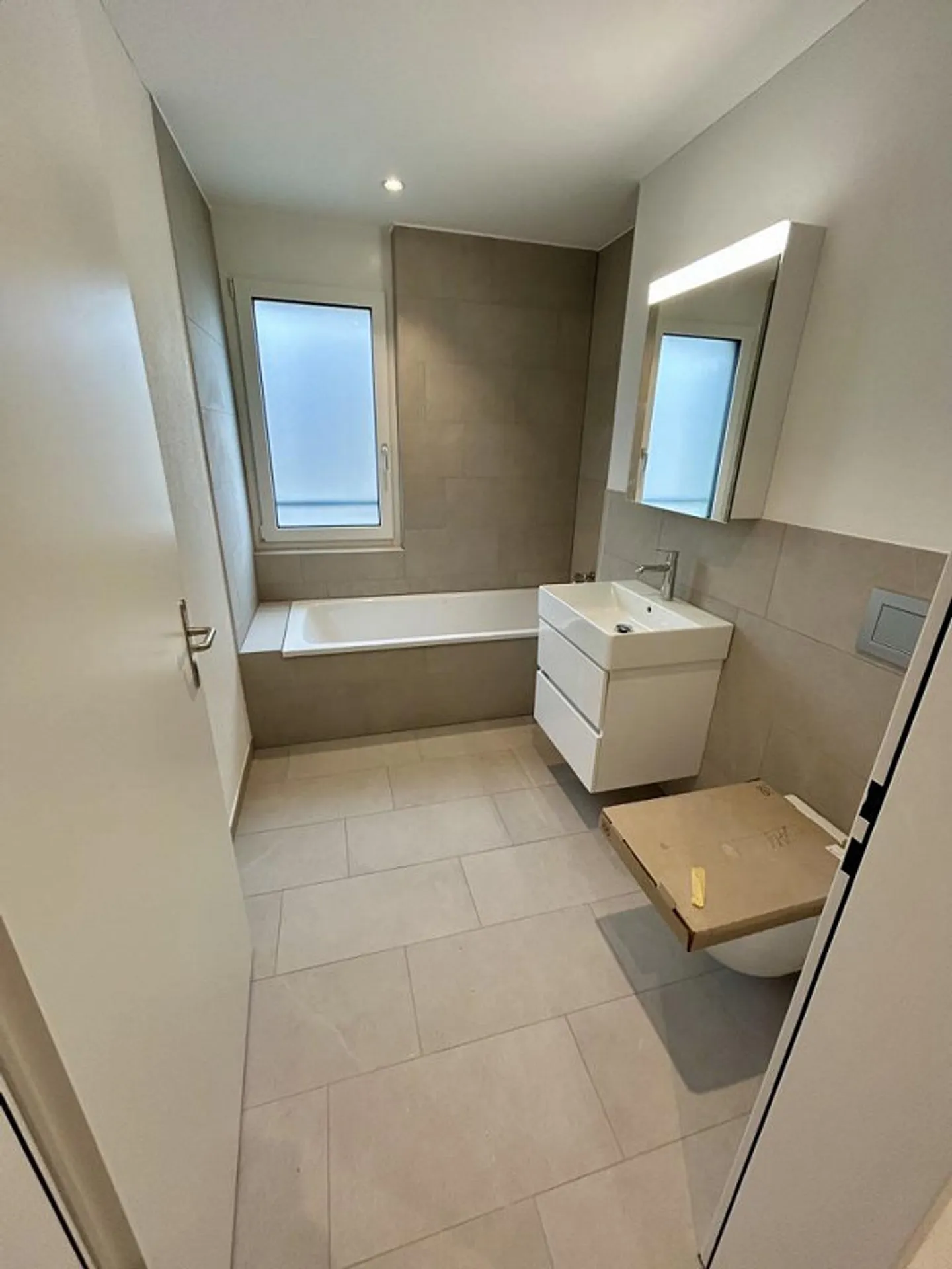 Cercasi primo inquilino: Appartamento moderno di 3,5 stanze in un nuovo edificio Minergie - Foto 7 di 12