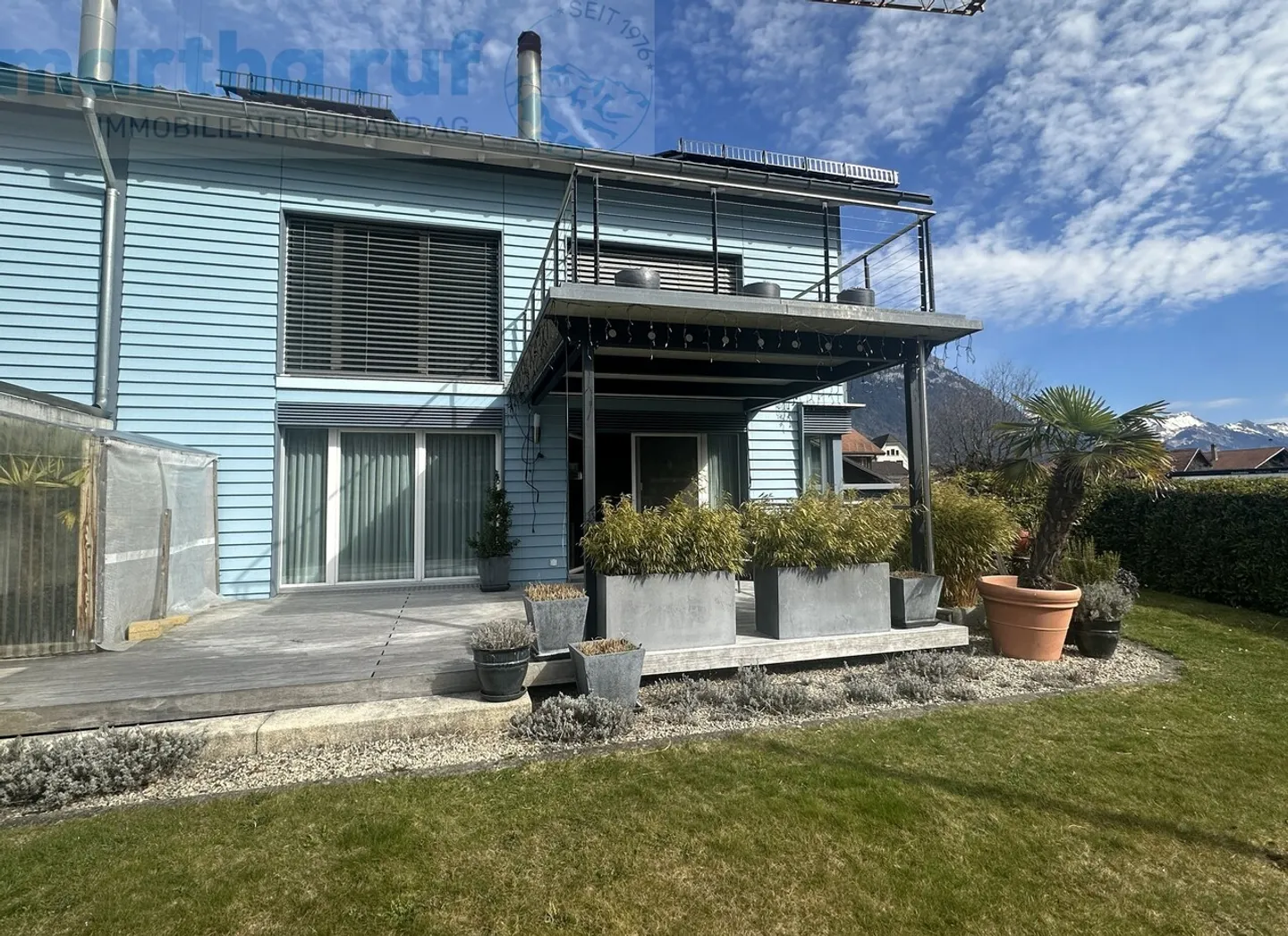 Geräumiges Doppelhaus mit Terrasse - Foto 1 von 14