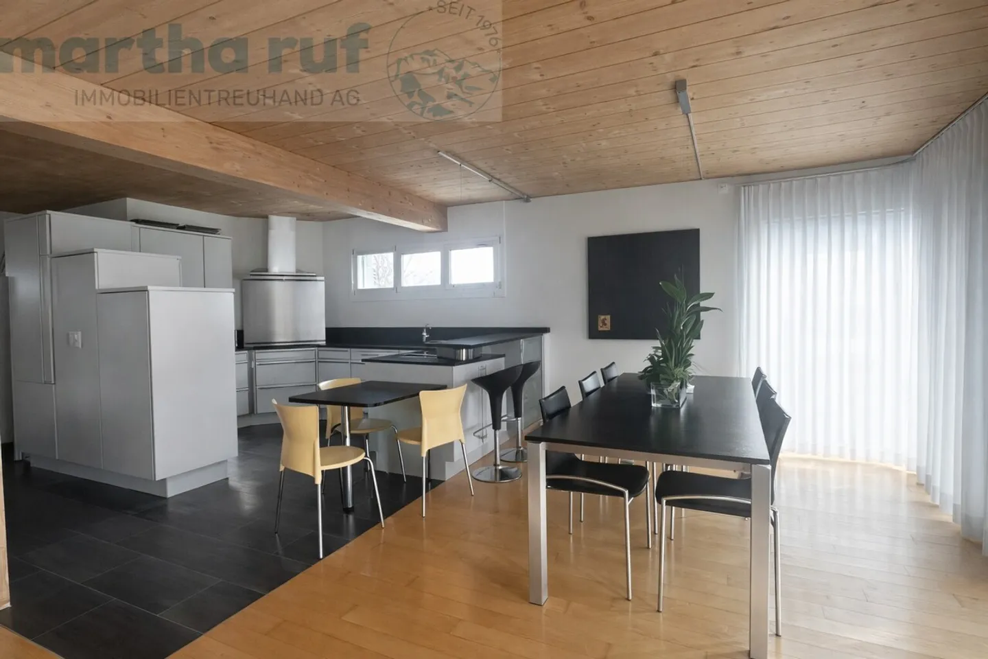 Geräumiges Doppelhaus mit Terrasse - Foto 2 von 14