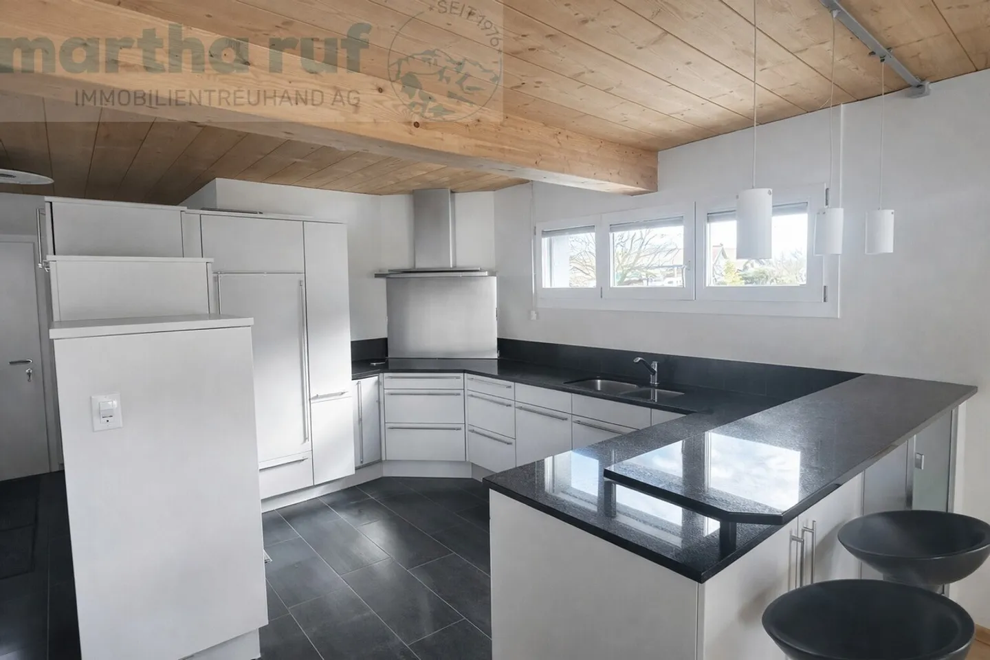 Geräumiges Doppelhaus mit Terrasse - Foto 3 von 14