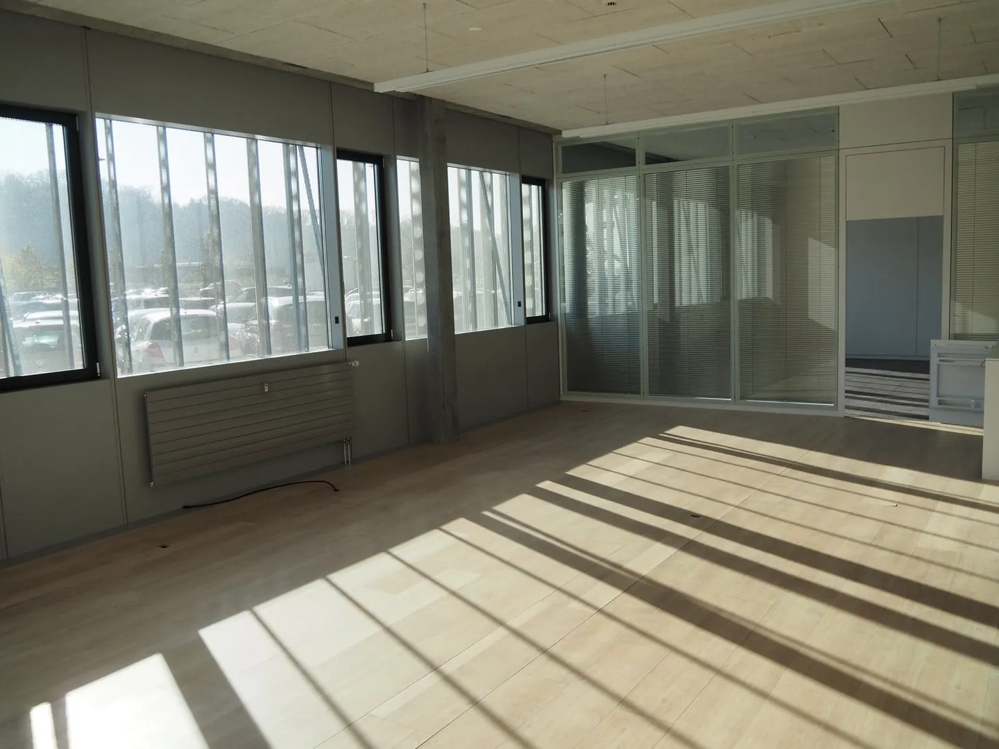 Administrative area of 104 m2 - Photo 1 of 3
