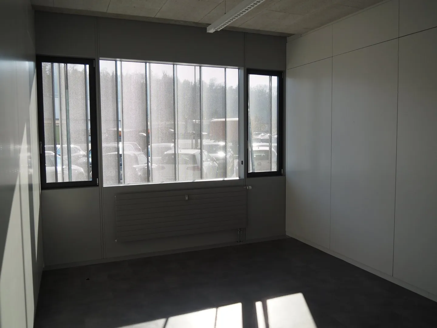 Administrative area of 104 m2 - Photo 2 of 3