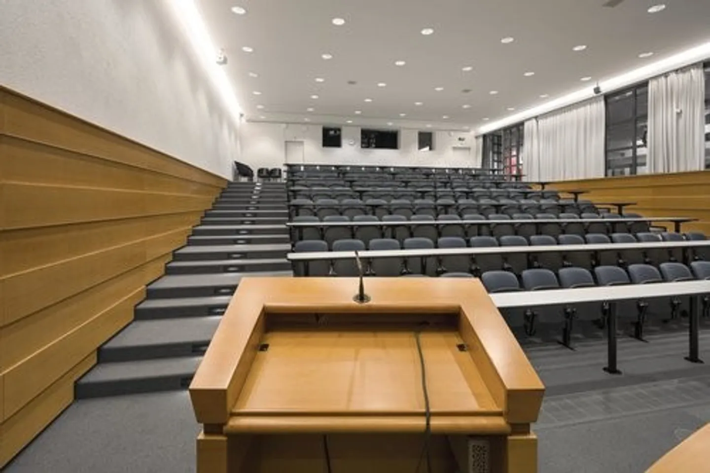 stündliche/tägliche Vermietung: Auditorium / VR Raum / Sitzungszimmer - Photo 2 of 11