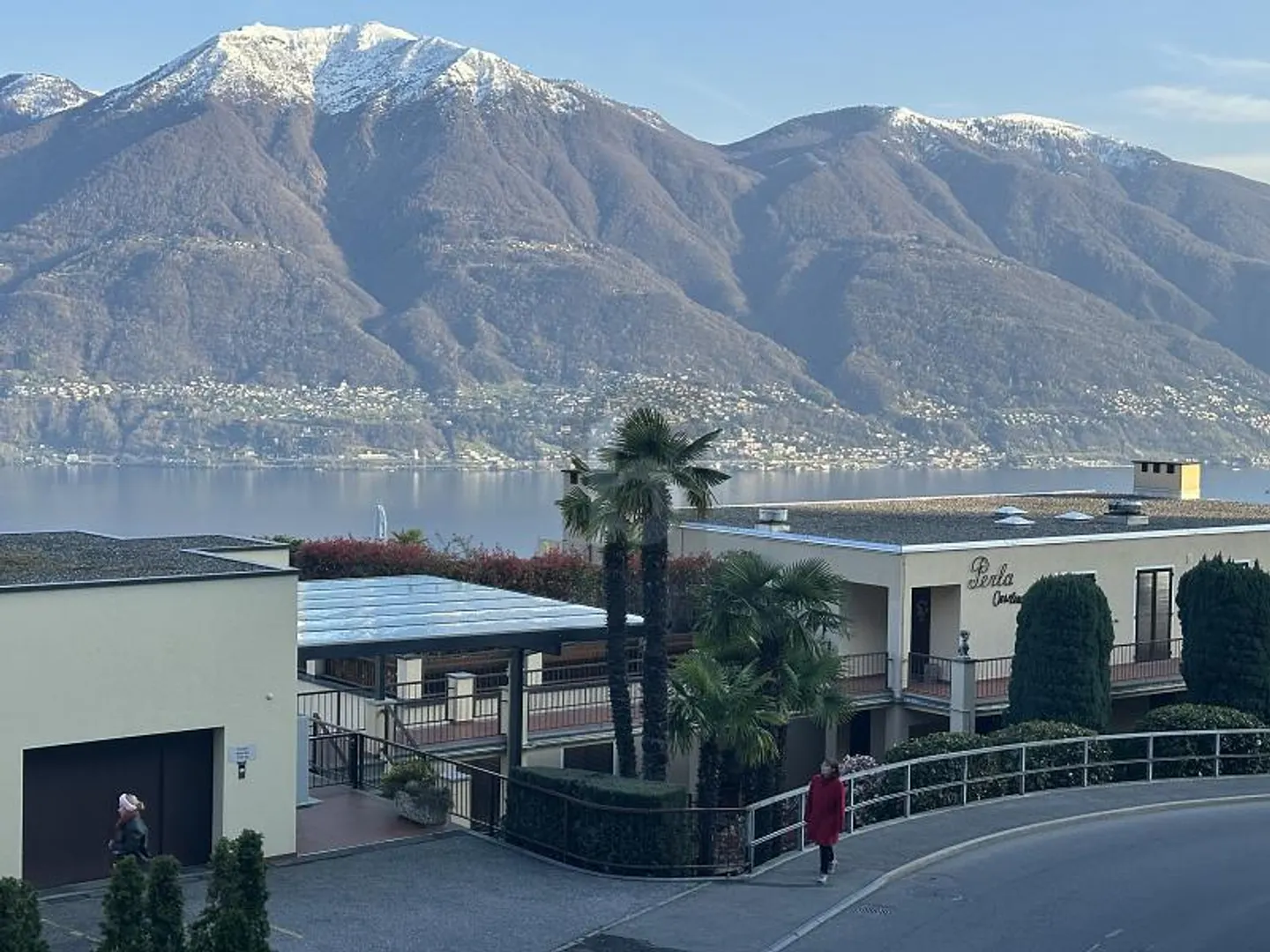Appartamento soleggiato con vista lago - Foto 2 di 4