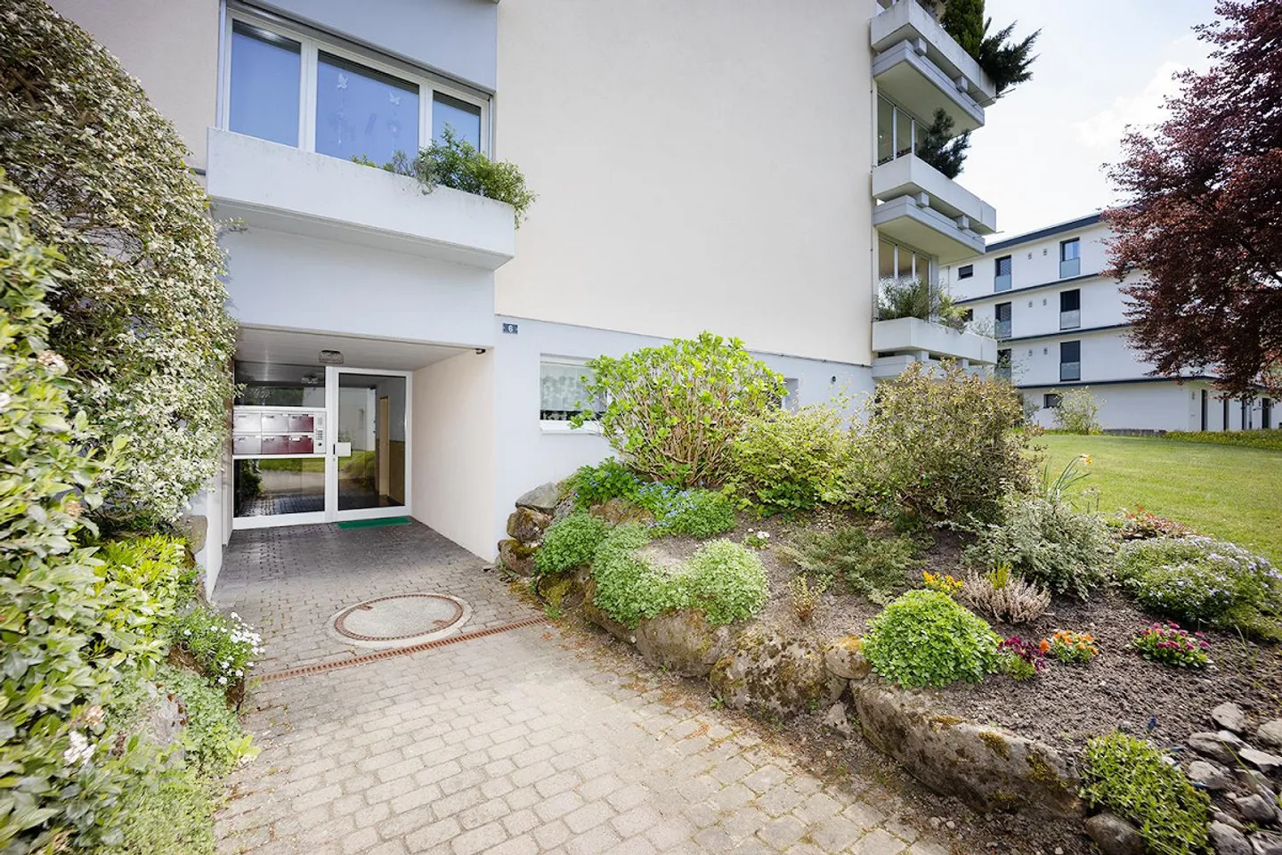 Attractive 4.5-room condominium in a preferred residential area - Photo 3 of 16