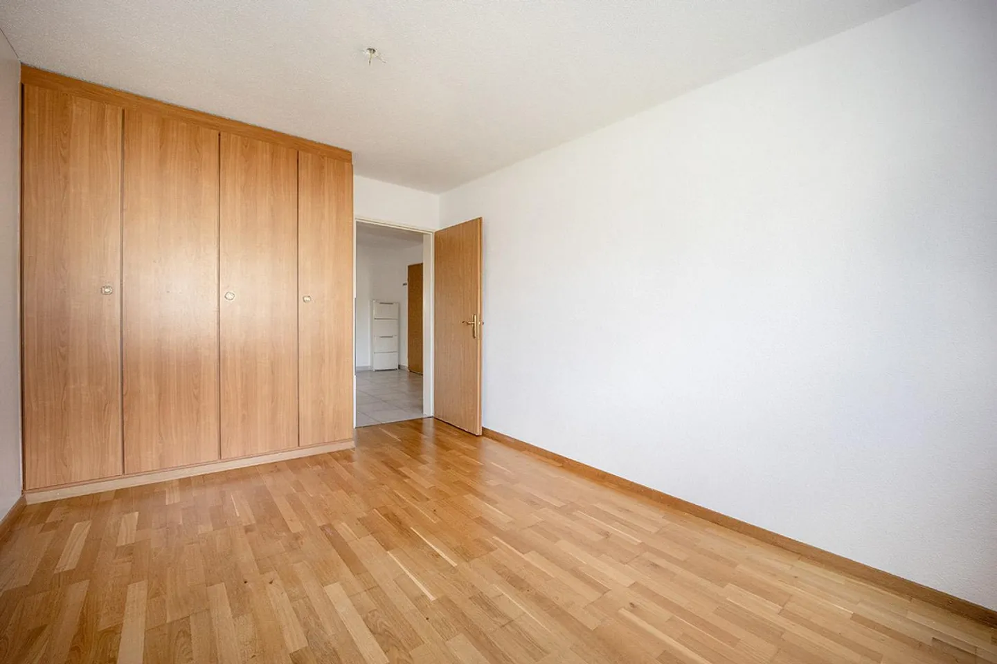 Attractive 4.5-room condominium in a preferred residential area - Photo 5 of 16