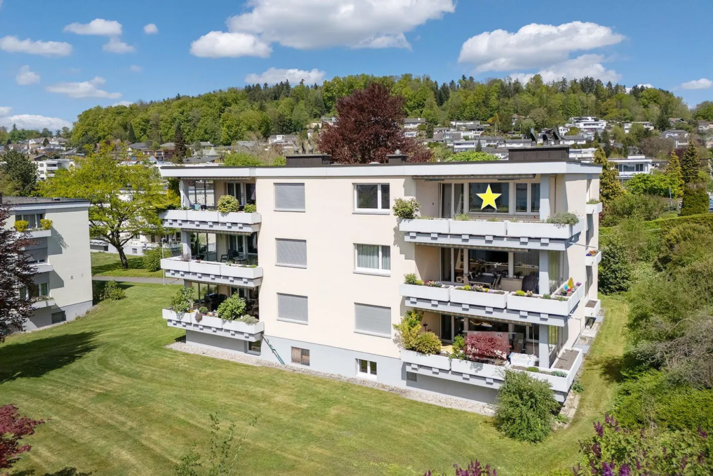 Attractive 4.5-room condominium in a preferred residential area - Photo 1 of 16