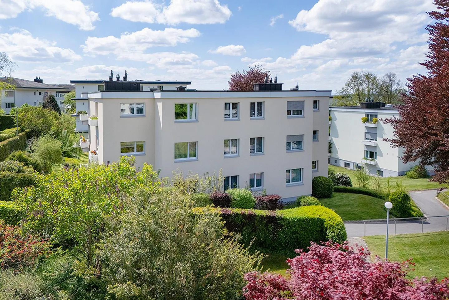 Attractive 4.5-room condominium in a preferred residential area - Photo 2 of 16