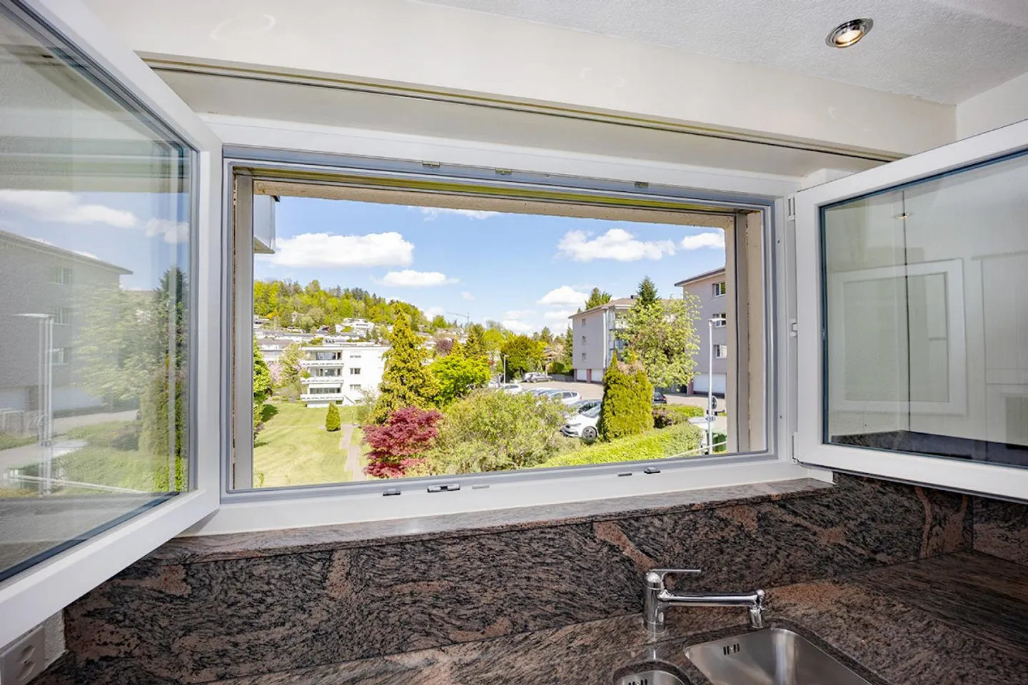 Attractive 4.5-room condominium in a preferred residential area - Photo 10 of 16