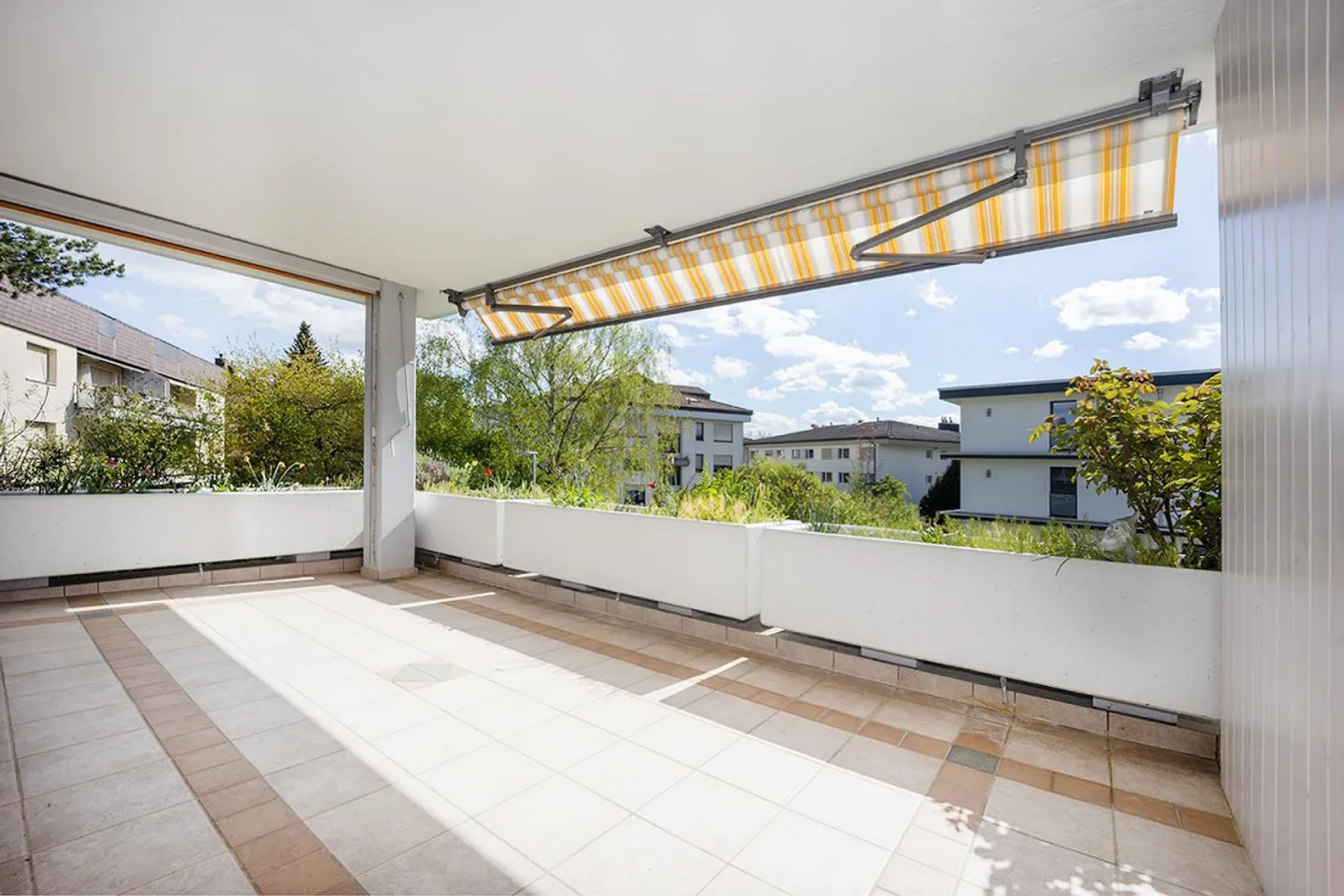 Attractive 4.5-room condominium in a preferred residential area - Photo 12 of 16
