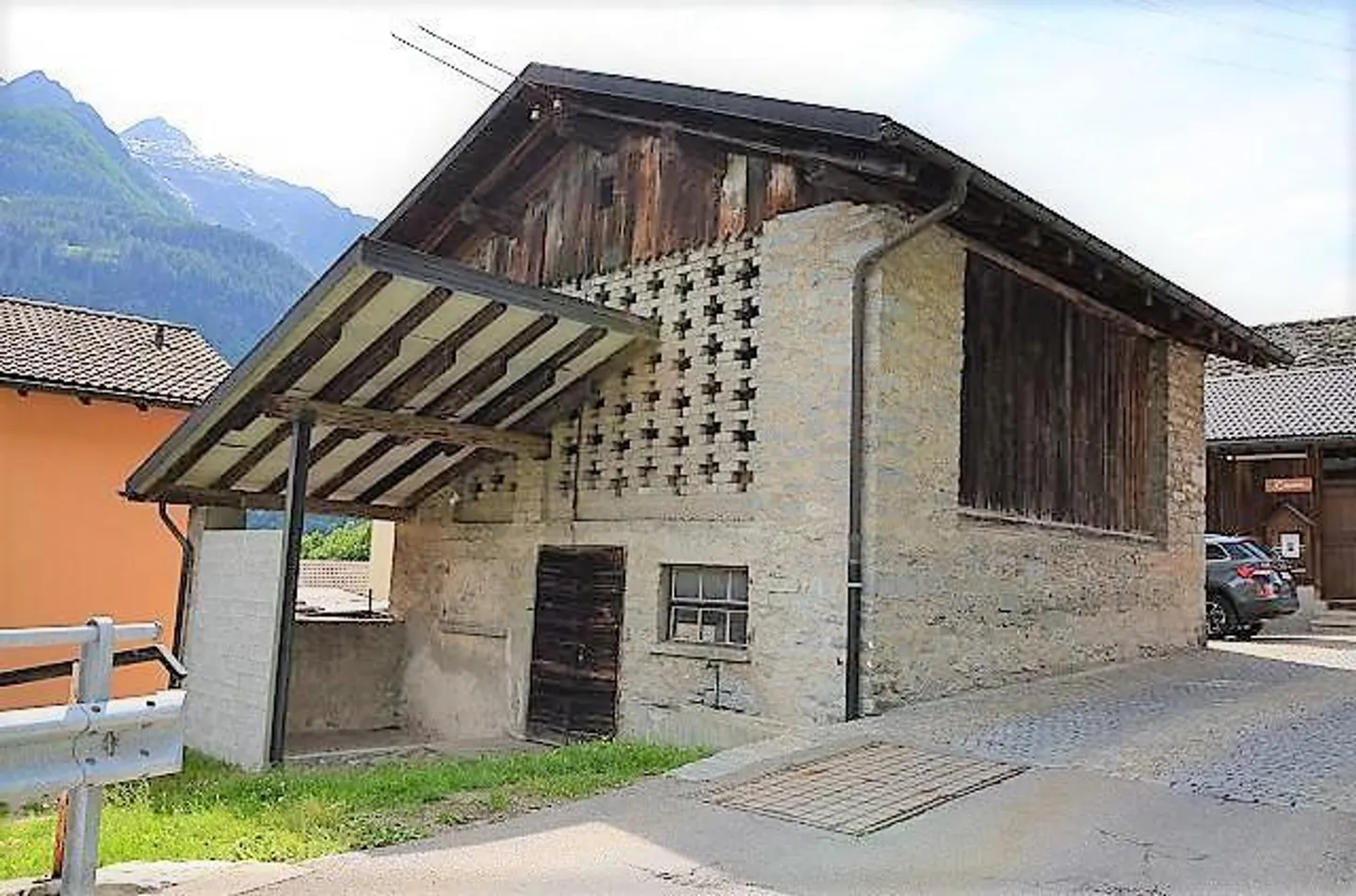 Charmantes Renovierungsprojekt Chalet - Foto 1 von 28