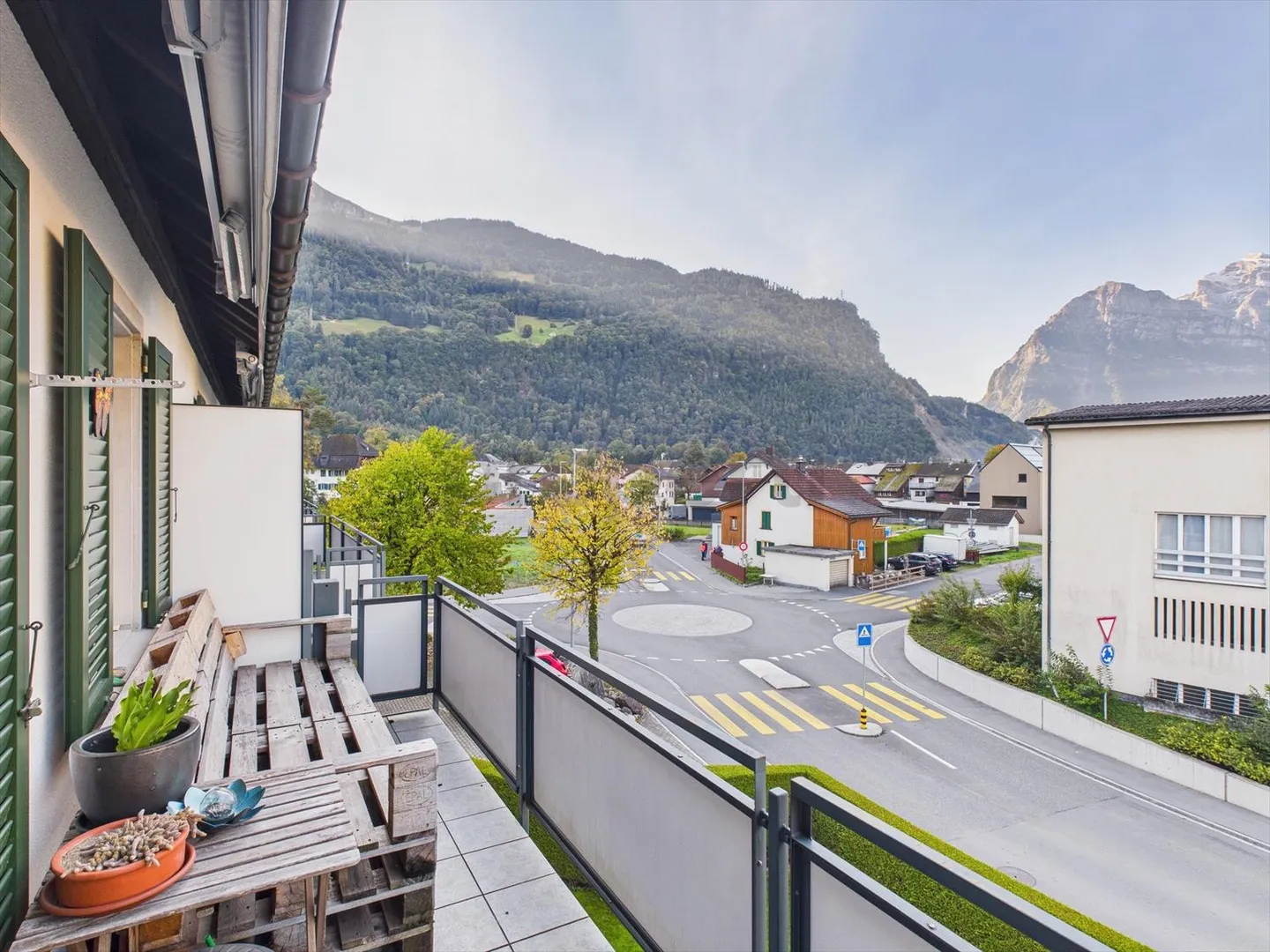 Belle appartement de 3,5 pièces dans un quartier résidentiel central à Mollis - Photo 10 sur 11