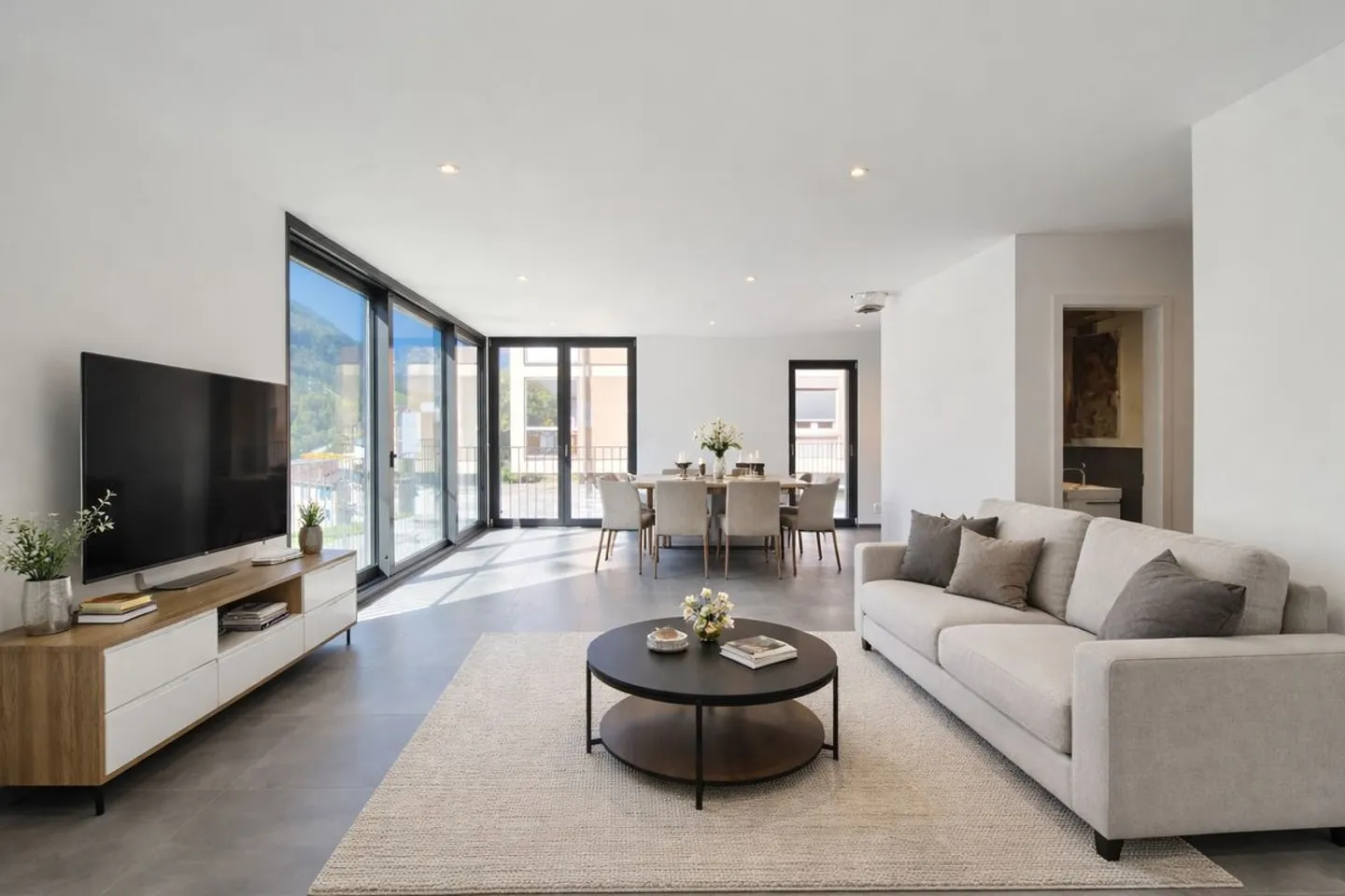 Villa unifamiliale de style contemporain avec jardin - Photo 1 sur 12