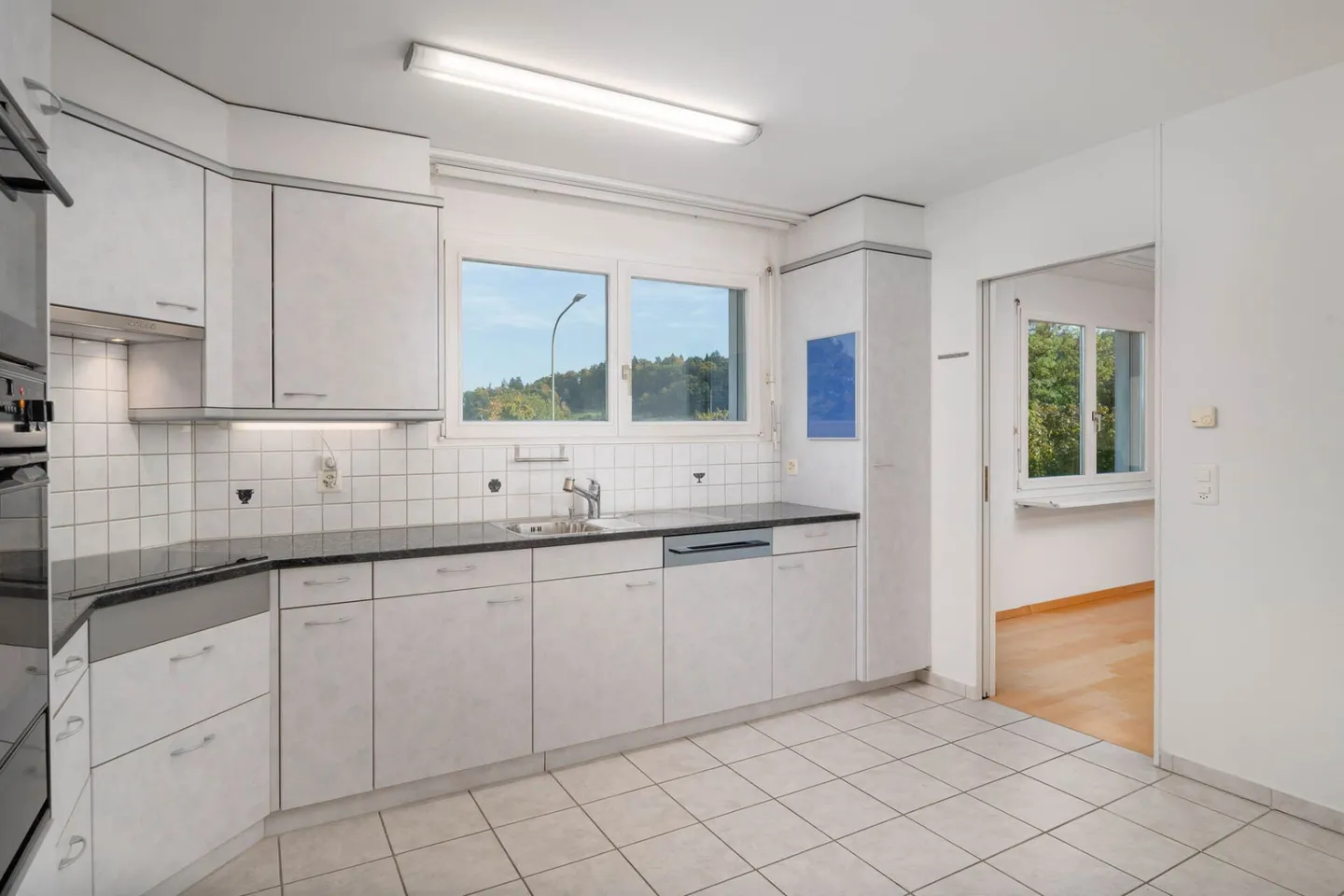 Living with certain advantages - Photo 4 of 12