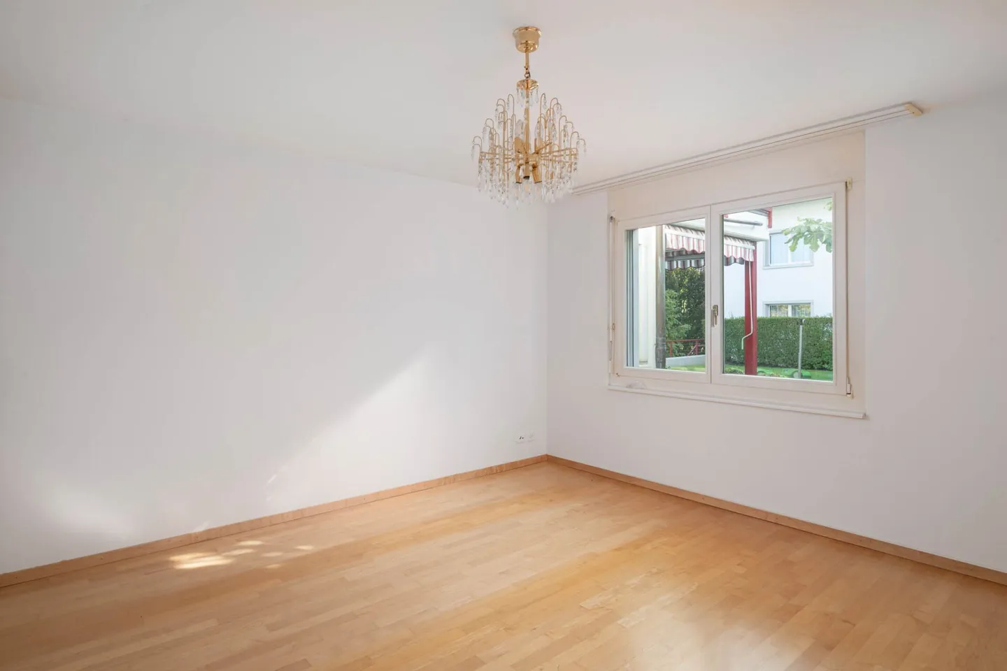 Living with certain advantages - Photo 9 of 12