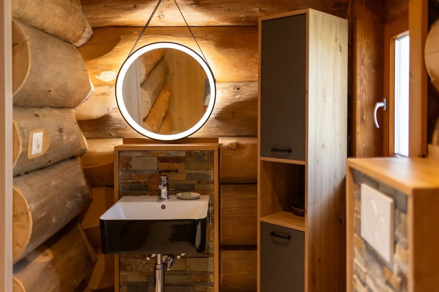 DUPLEX APARTMENT 2½ ROOMS IN GRANGES (VEVEYSE), FURNISHED - Photo 7 of 9