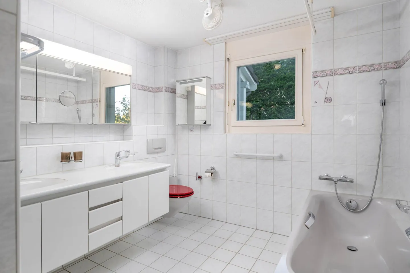 Living with certain advantages - Photo 7 of 12