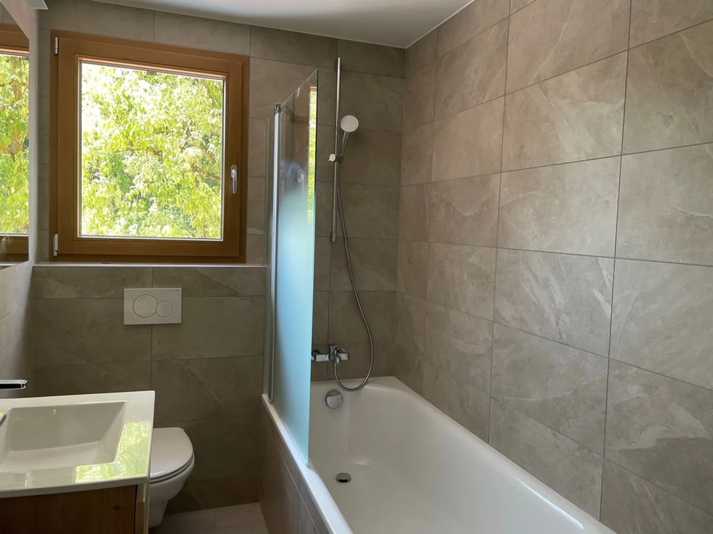 Magnifique villa mitoyenne de 5.5 pièces triplex avec terrasse et jardin privati - Photo 8 sur 11