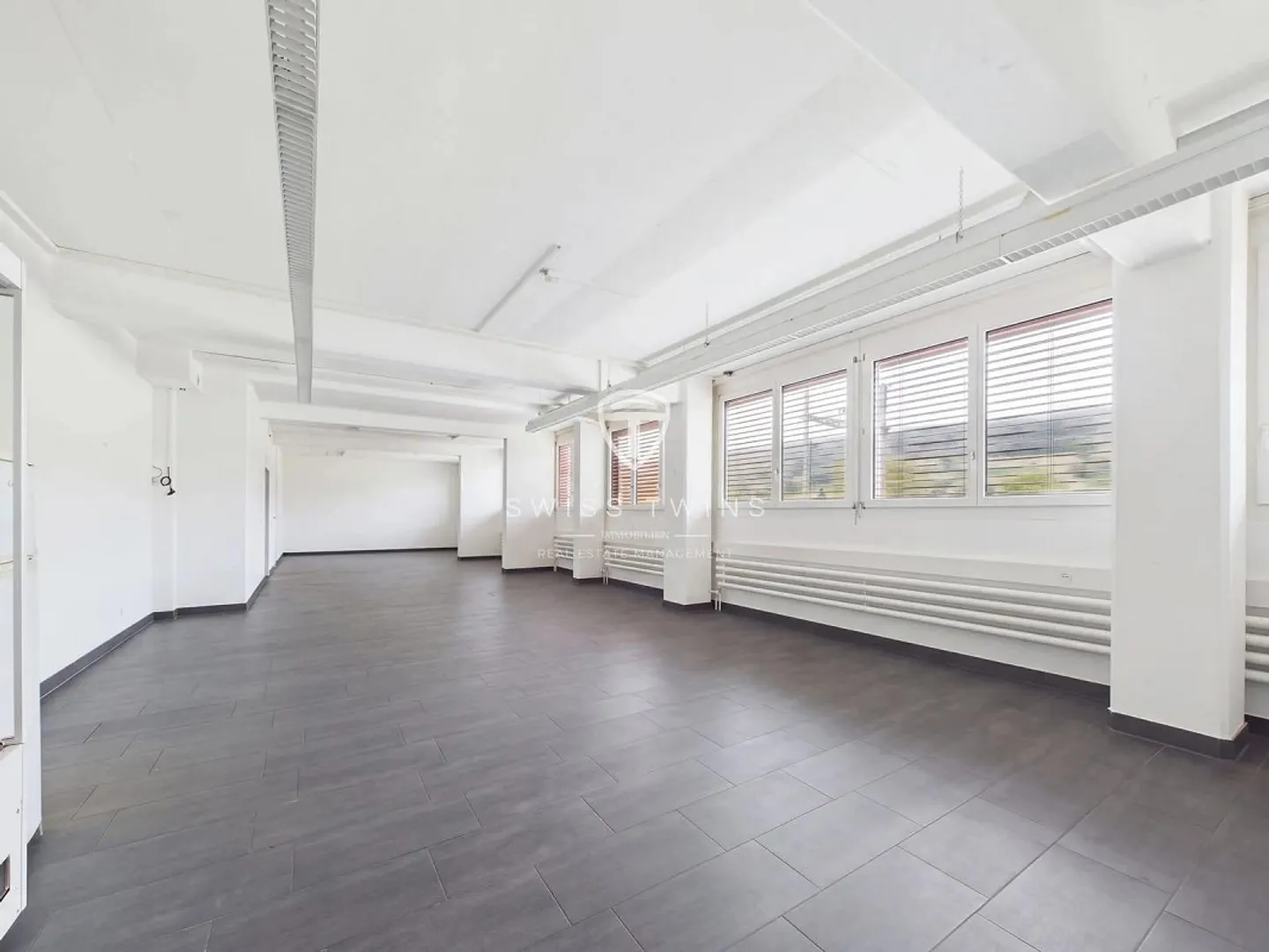 Your new company location - 240 m² commercial space in Oberweningen - Photo 1 of 9
