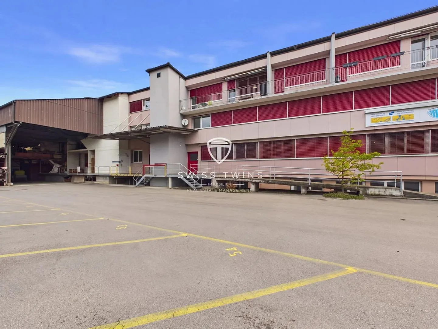 Your new company location - 240 m² commercial space in Oberweningen - Photo 8 of 9
