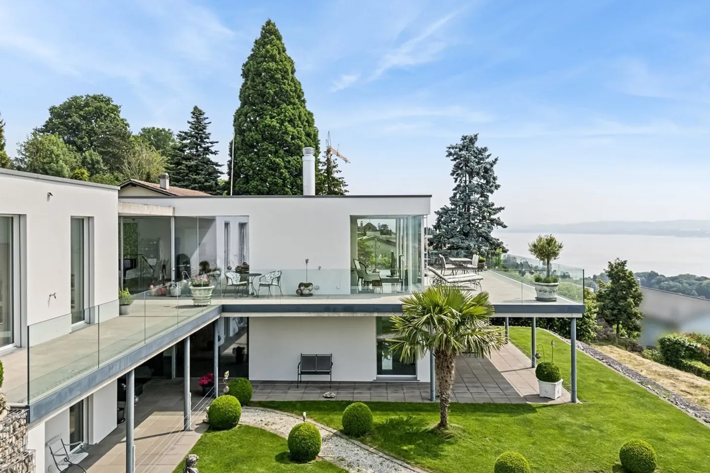 Prestigious contemporary villa with stunning views of Lake Murten - Photo 10 of 11