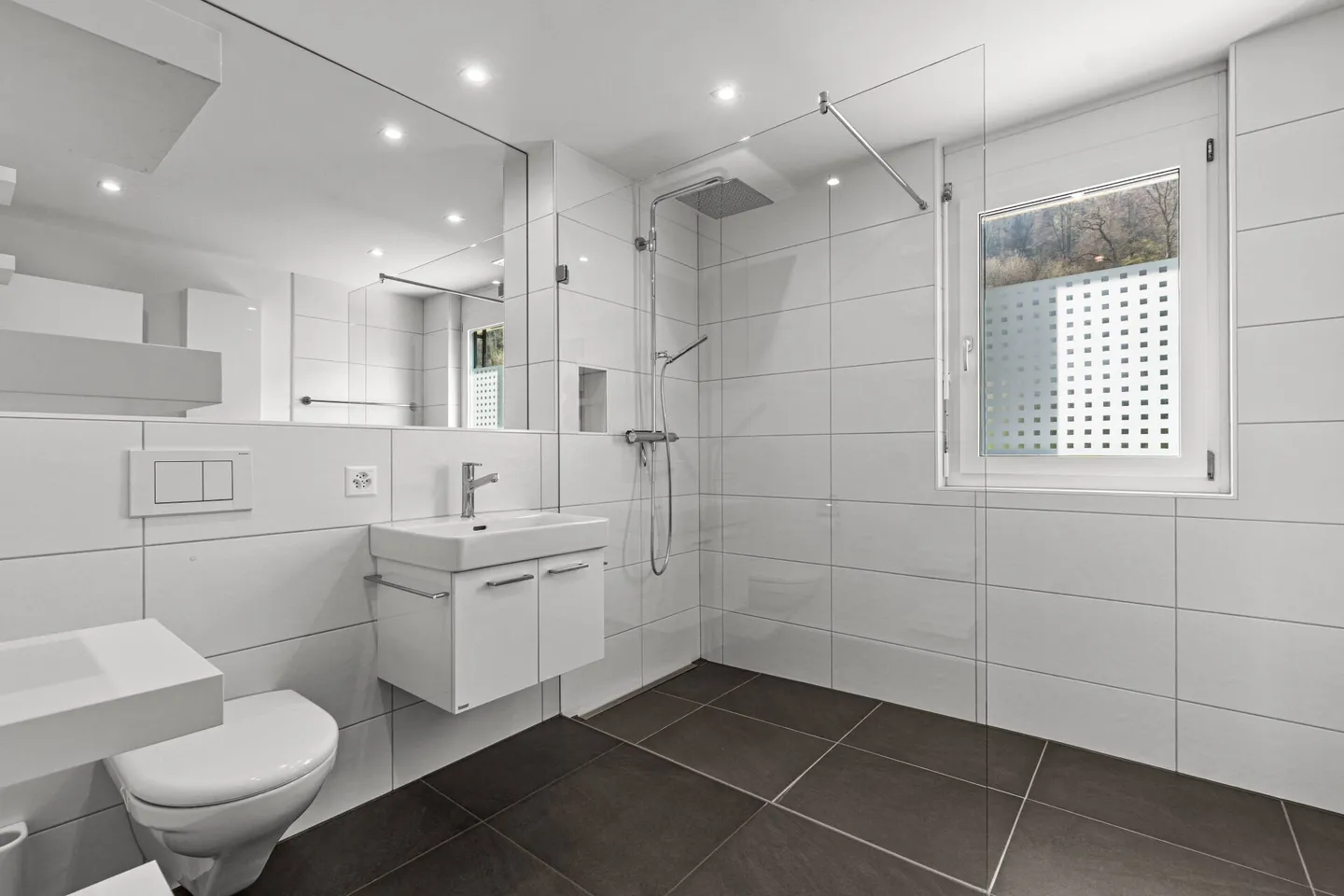 Semi-Detached Family House in a Family-Friendly & Quiet Location! - Photo 9 of 14