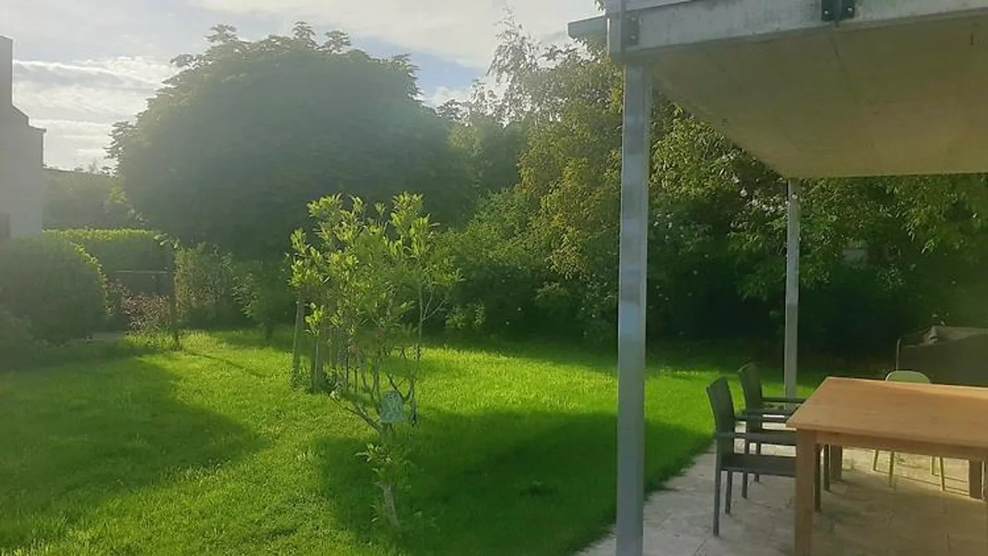 Modernes Haus mit großem Garten - Foto 12 von 12