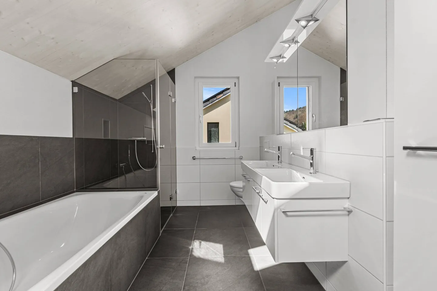 Semi-Detached Family House in a Family-Friendly & Quiet Location! - Photo 10 of 14