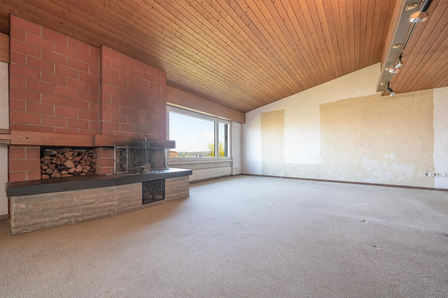 Great potential in a good location - Single-family house with a separate apartment - Photo 5 of 7