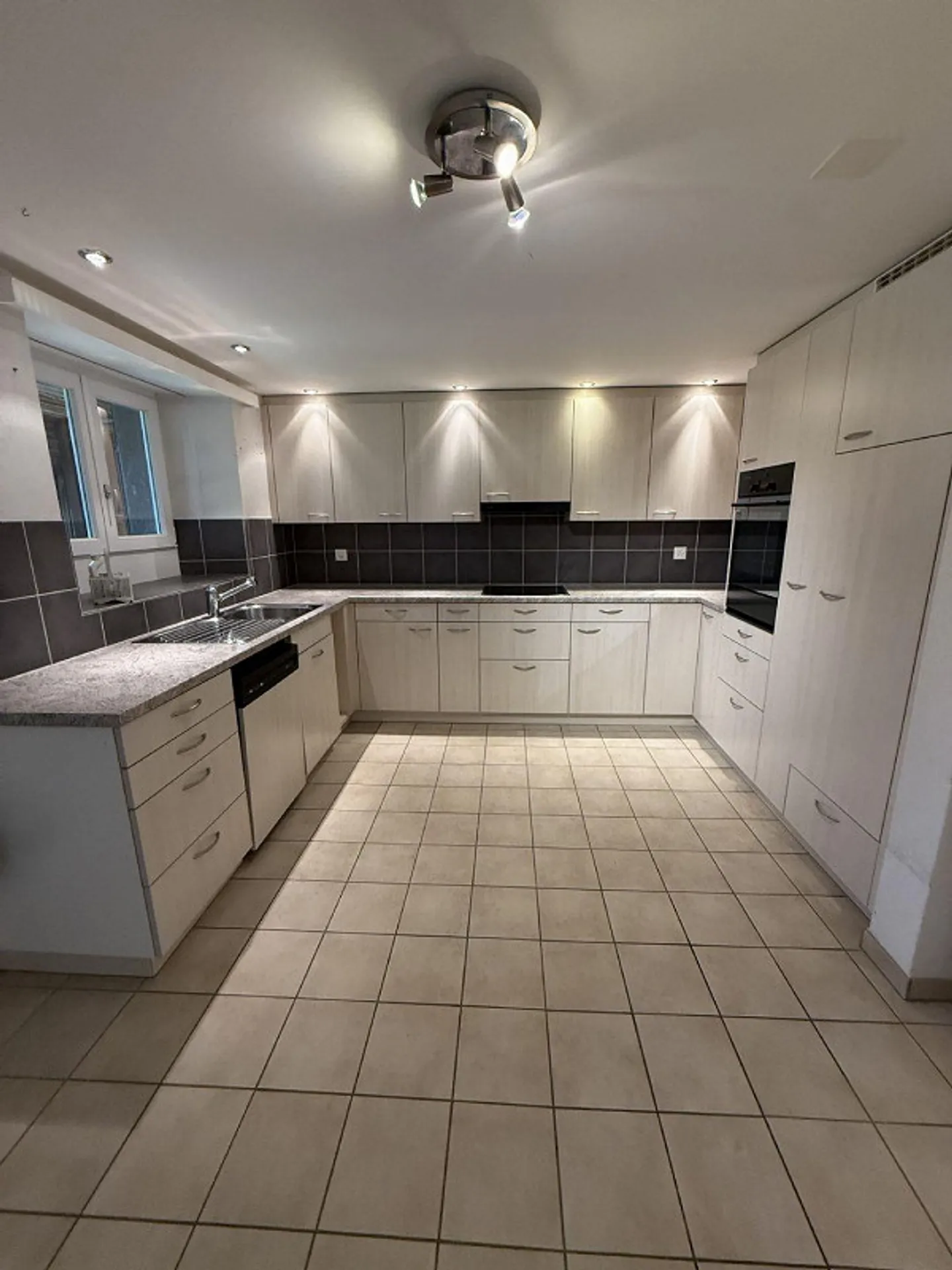 Charmante 2.5-Zimmer Wohnung - Foto 3 von 7
