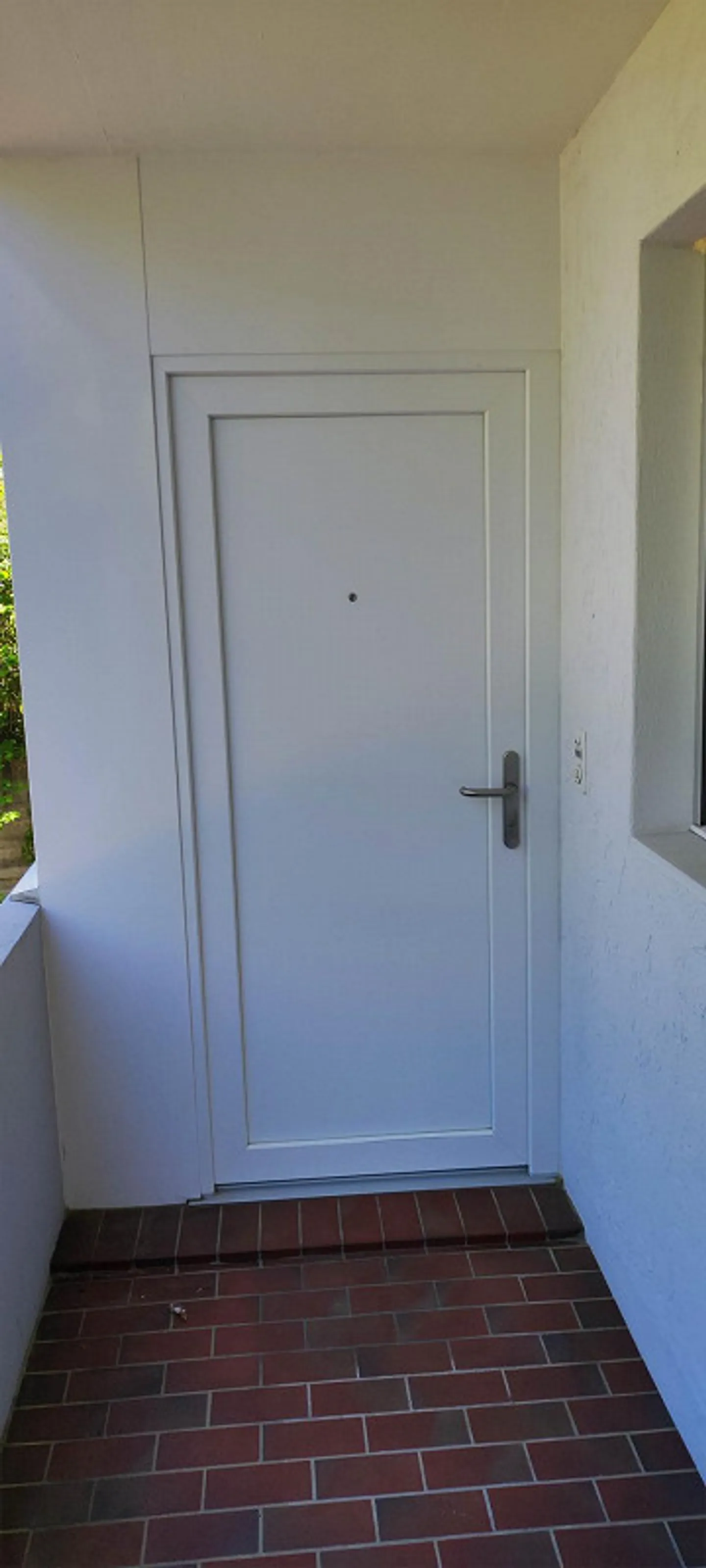 Beautiful bright apartment on a quiet side street - Photo 1 of 9