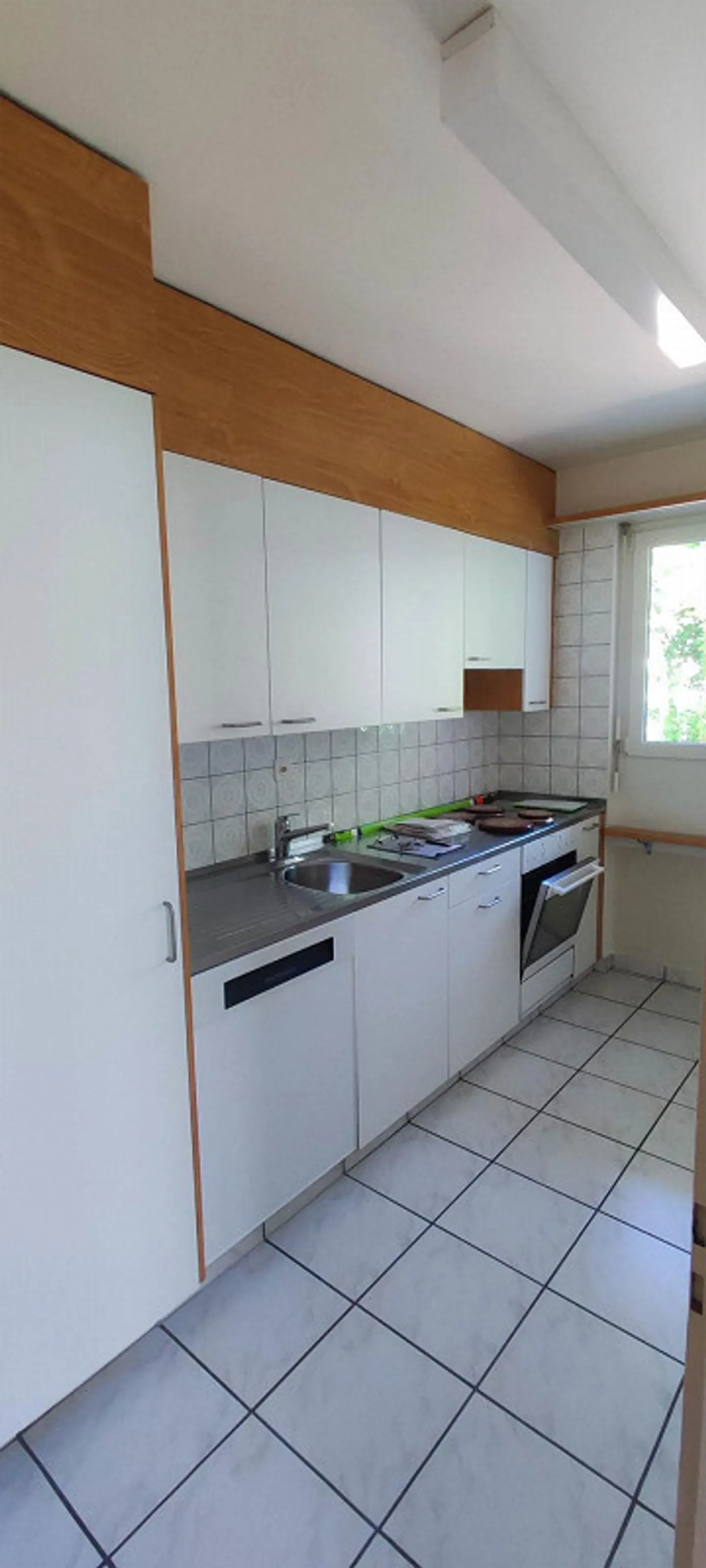 Beautiful bright apartment on a quiet side street - Photo 4 of 9