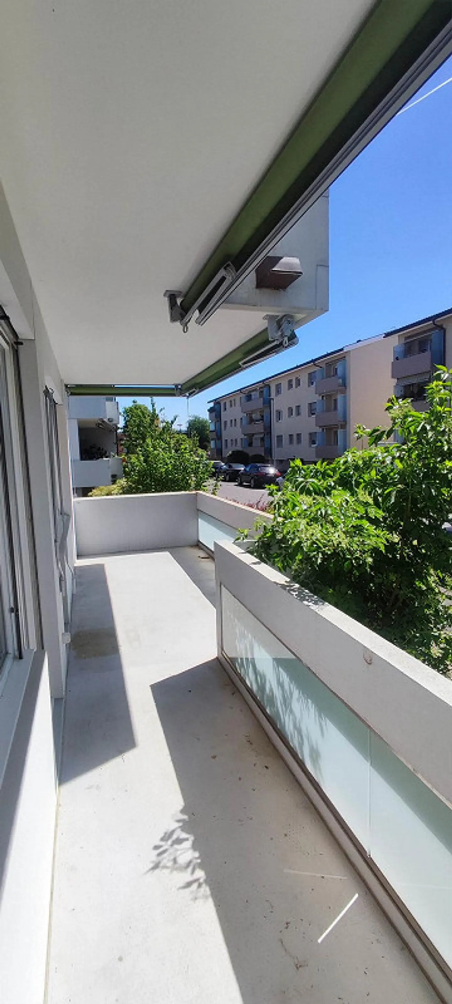 Beautiful bright apartment on a quiet side street - Photo 7 of 9