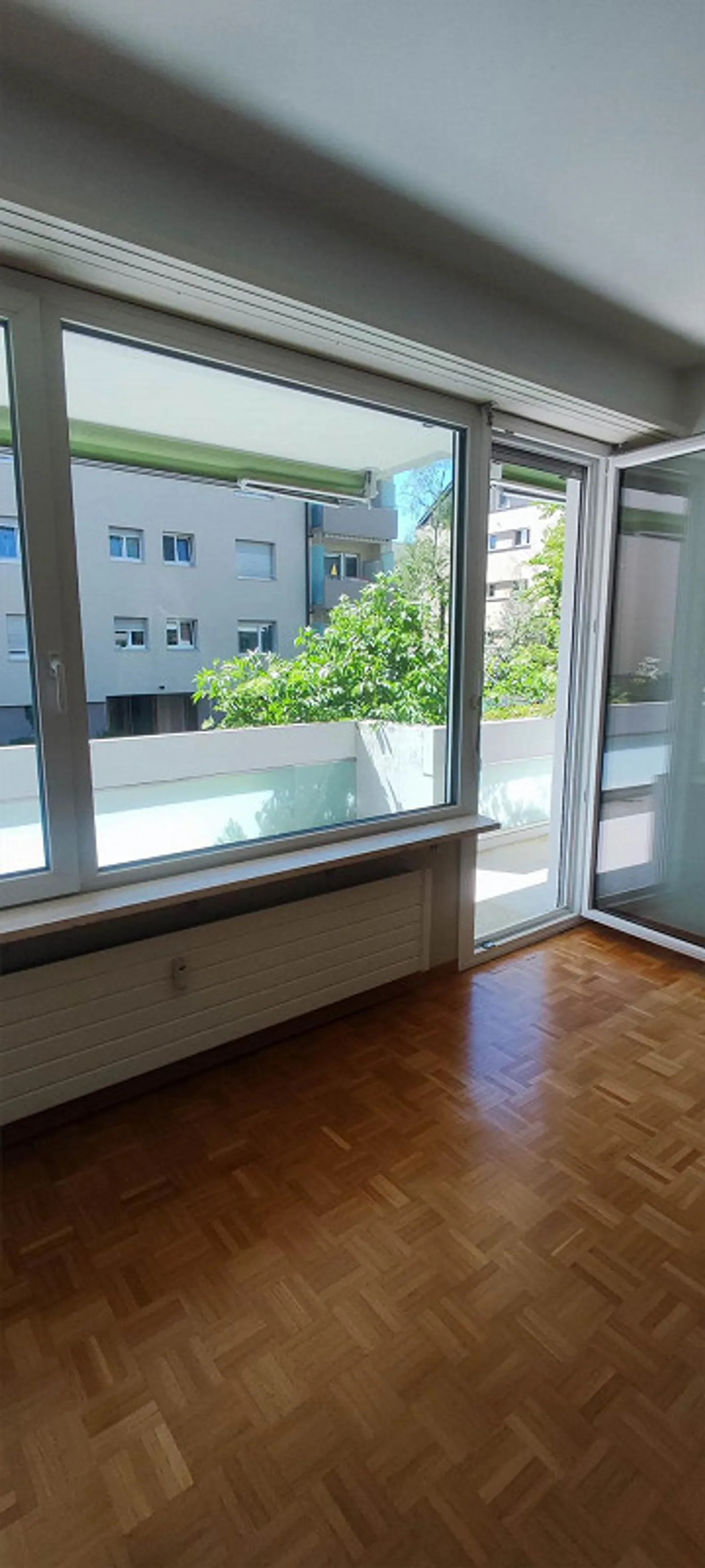 Beautiful bright apartment on a quiet side street - Photo 8 of 9