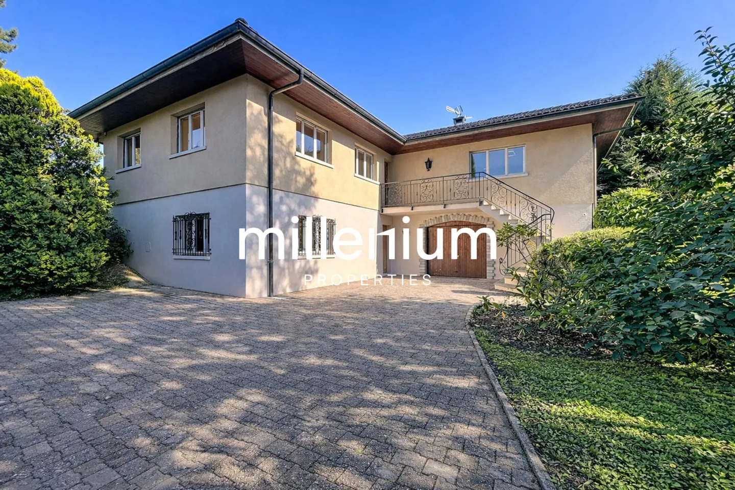 Charming Detached Villa in Geneva - Photo 2 of 10