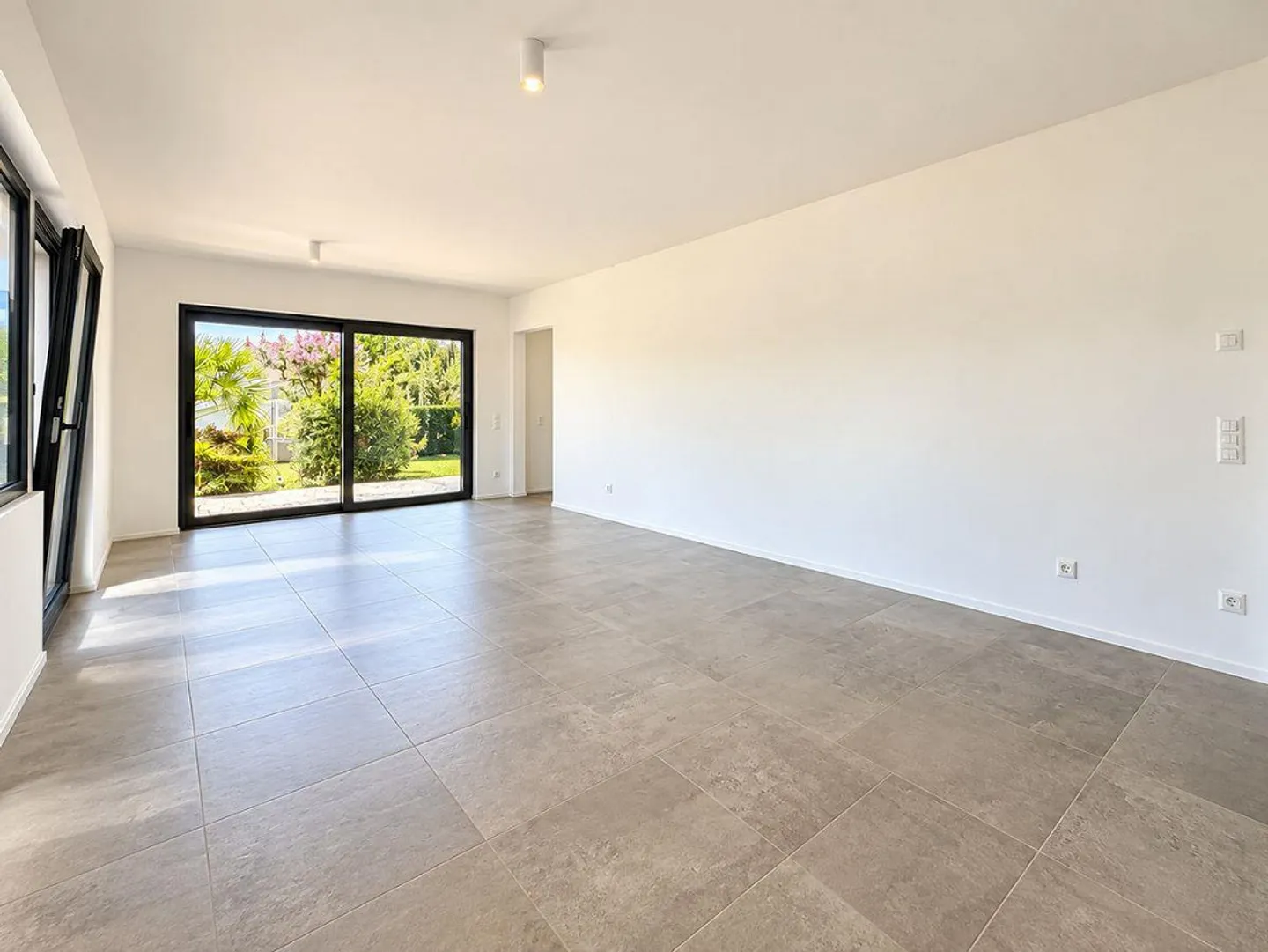 Porza - Elegante 3,5-Zimmer-Wohnung mit Seeblick, Terrasse und... - Foto 3 von 12